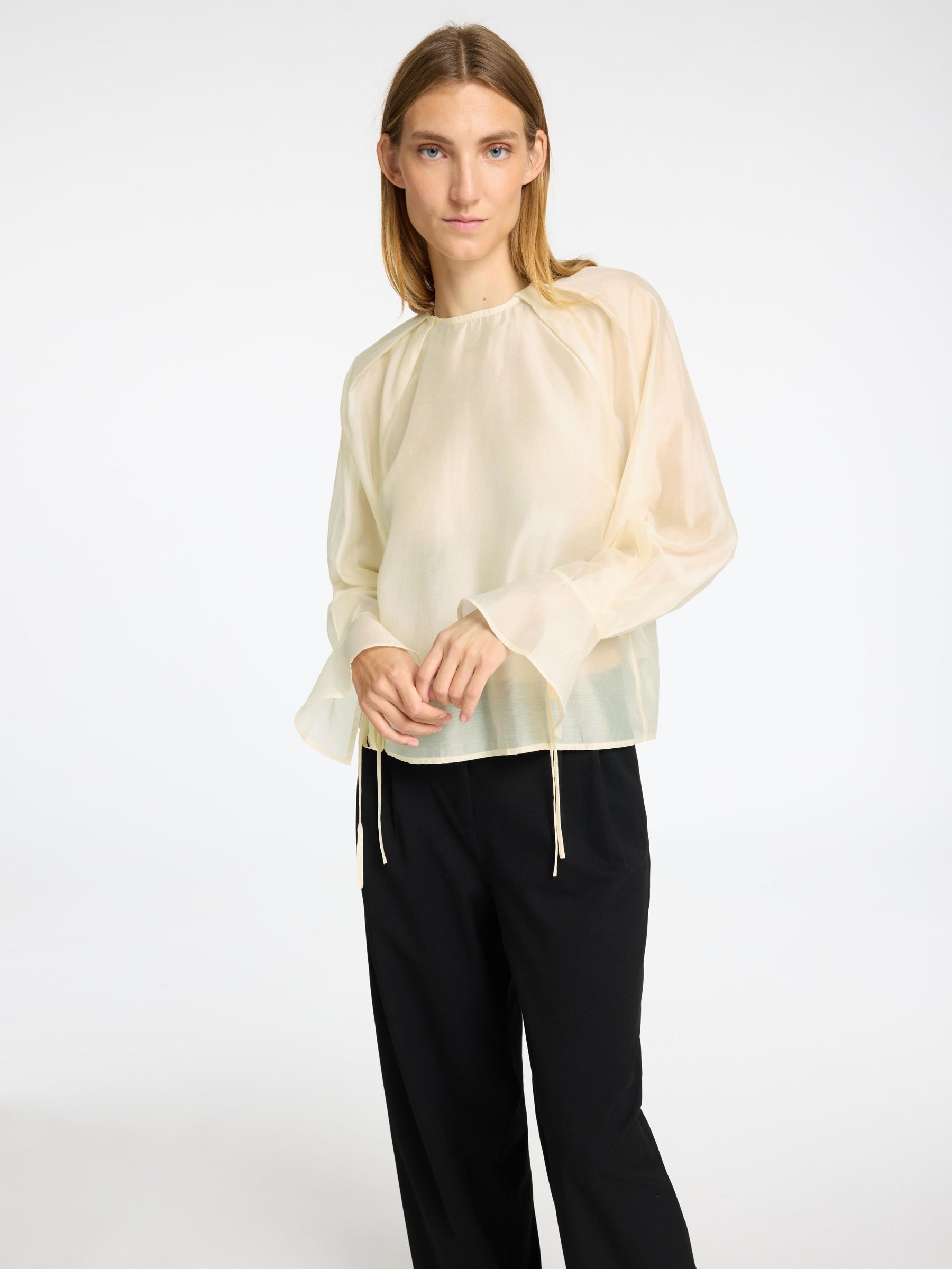 DETAILED LONG SLEEVED BLOUSE