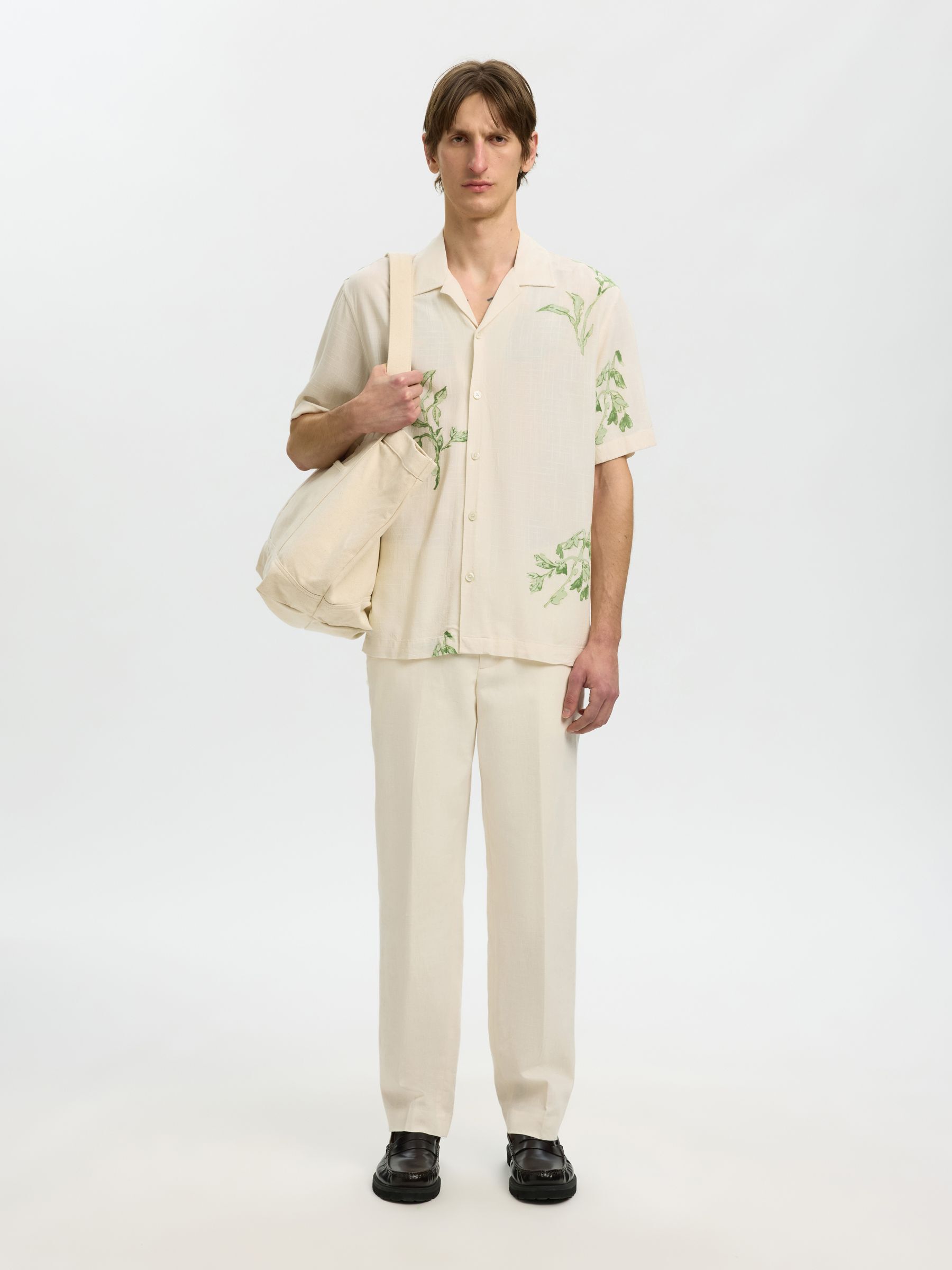 REGULAR FIT SHORT SLEEVED SHIRT