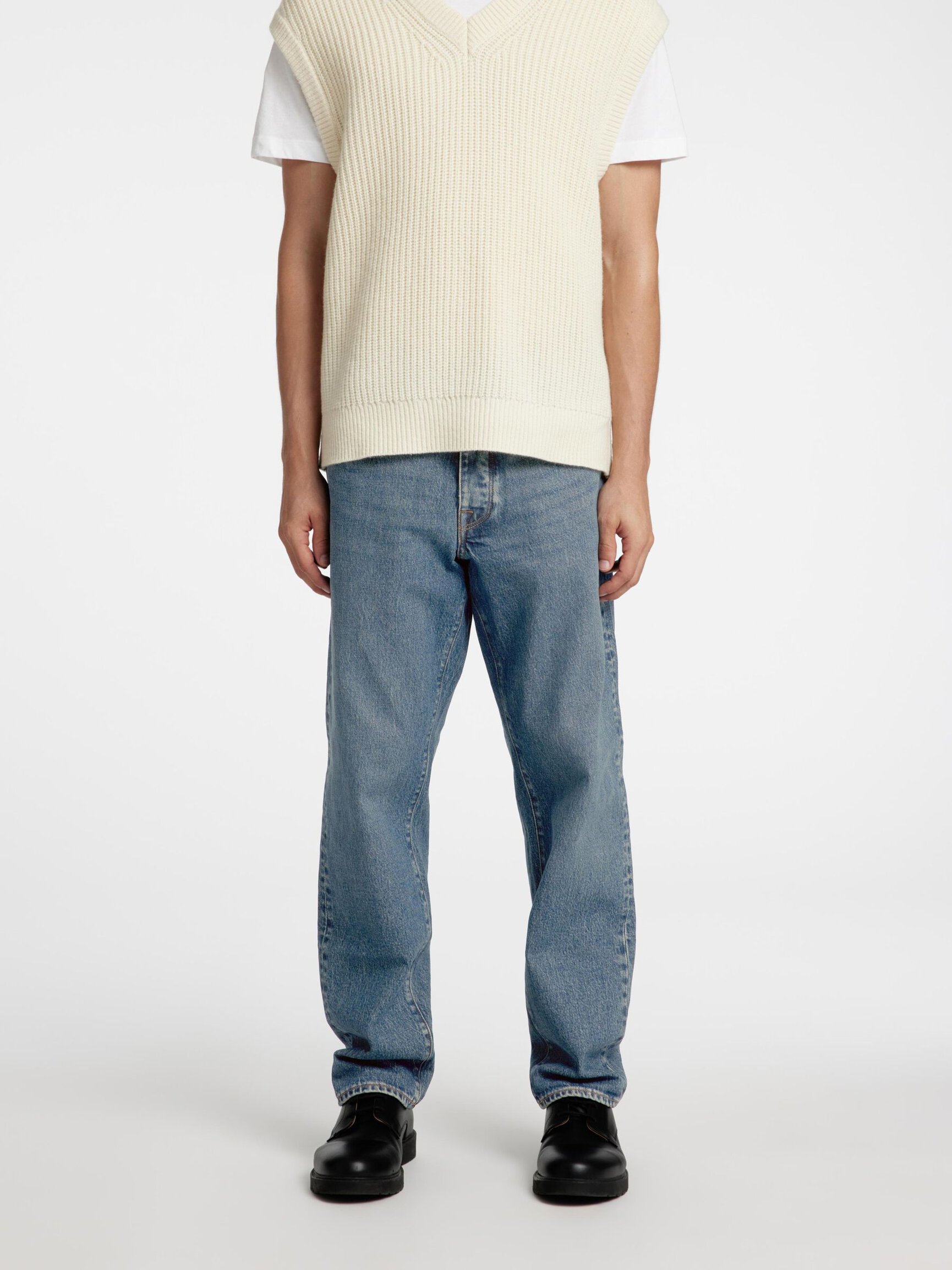 LIGHT WASH REGULAR TAPERED-FIT JEANS