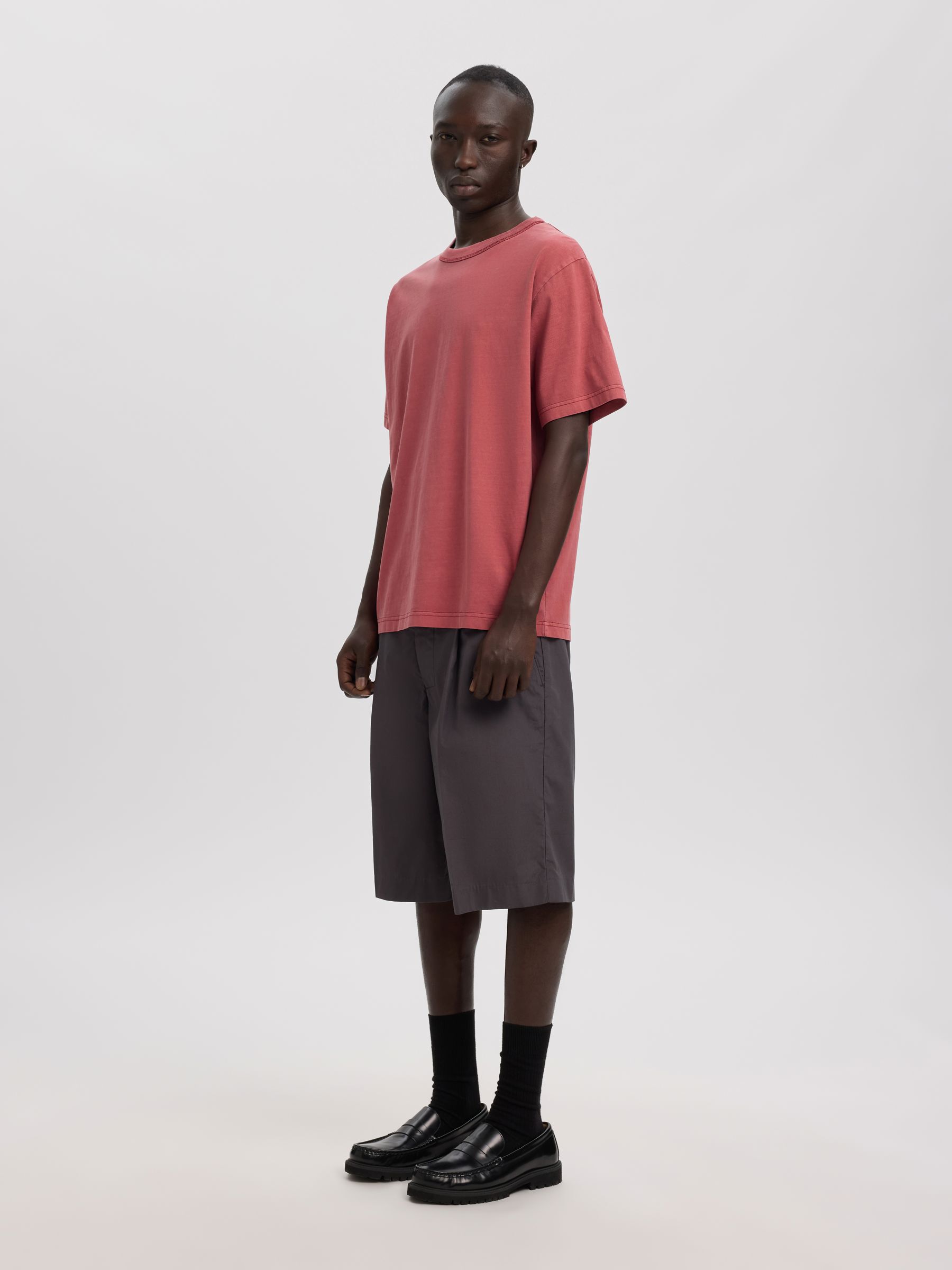 SHORT SLEEVED CREWNECK T-SHIRT