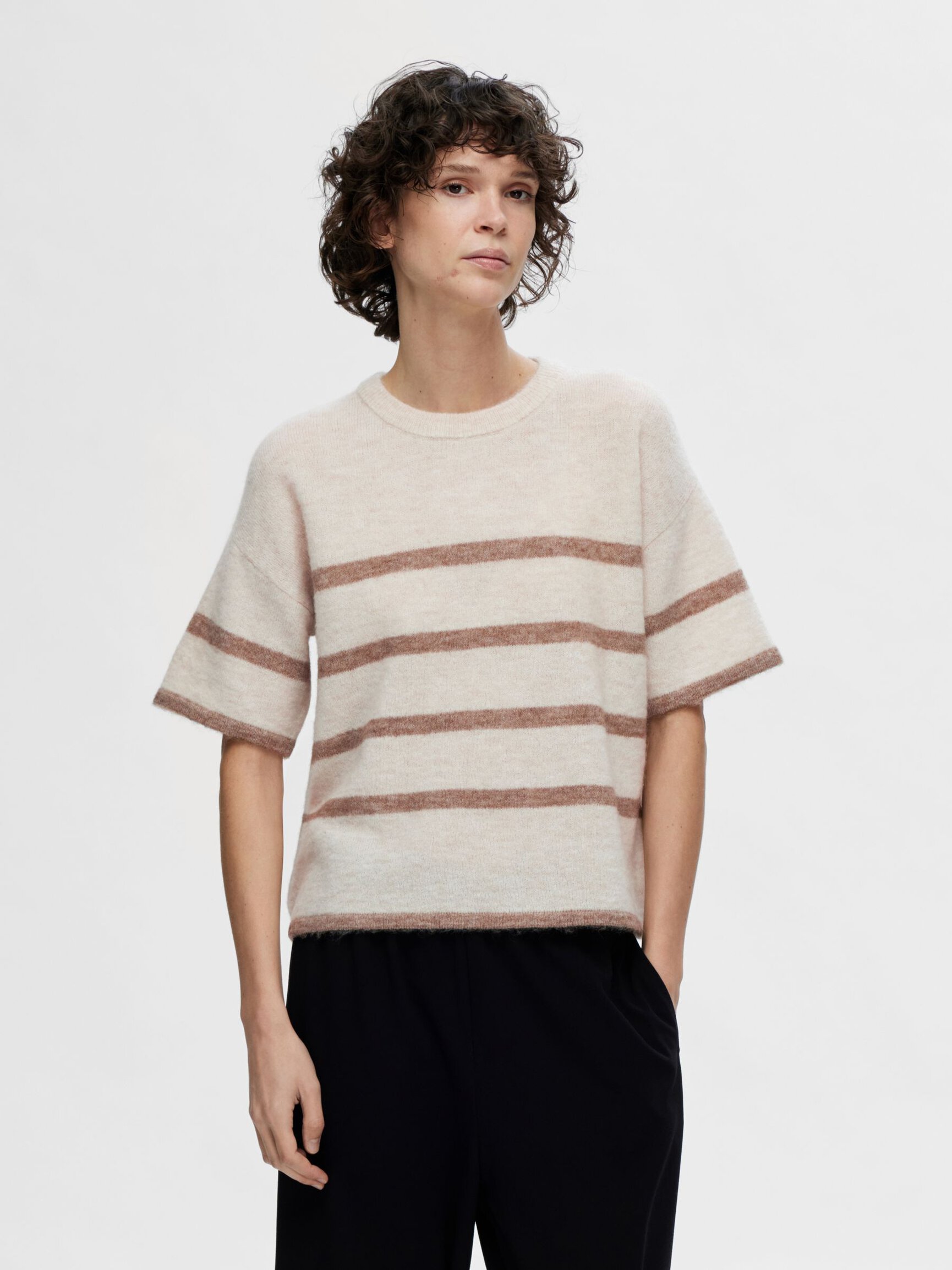 SHORT-SLEEVED WOOL BLEND TOP