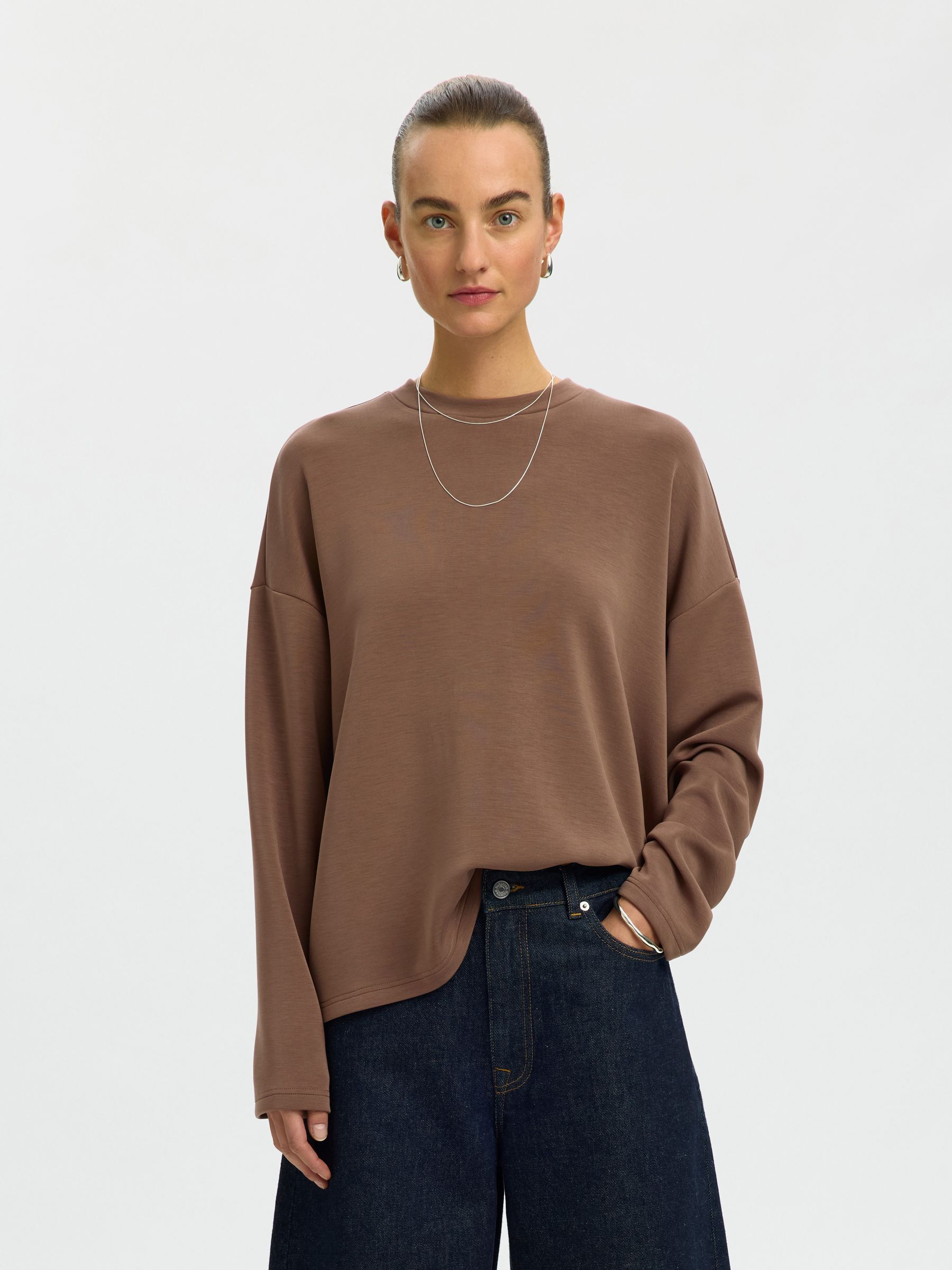 OVERSIZED TOP MET LANGE MOUWEN