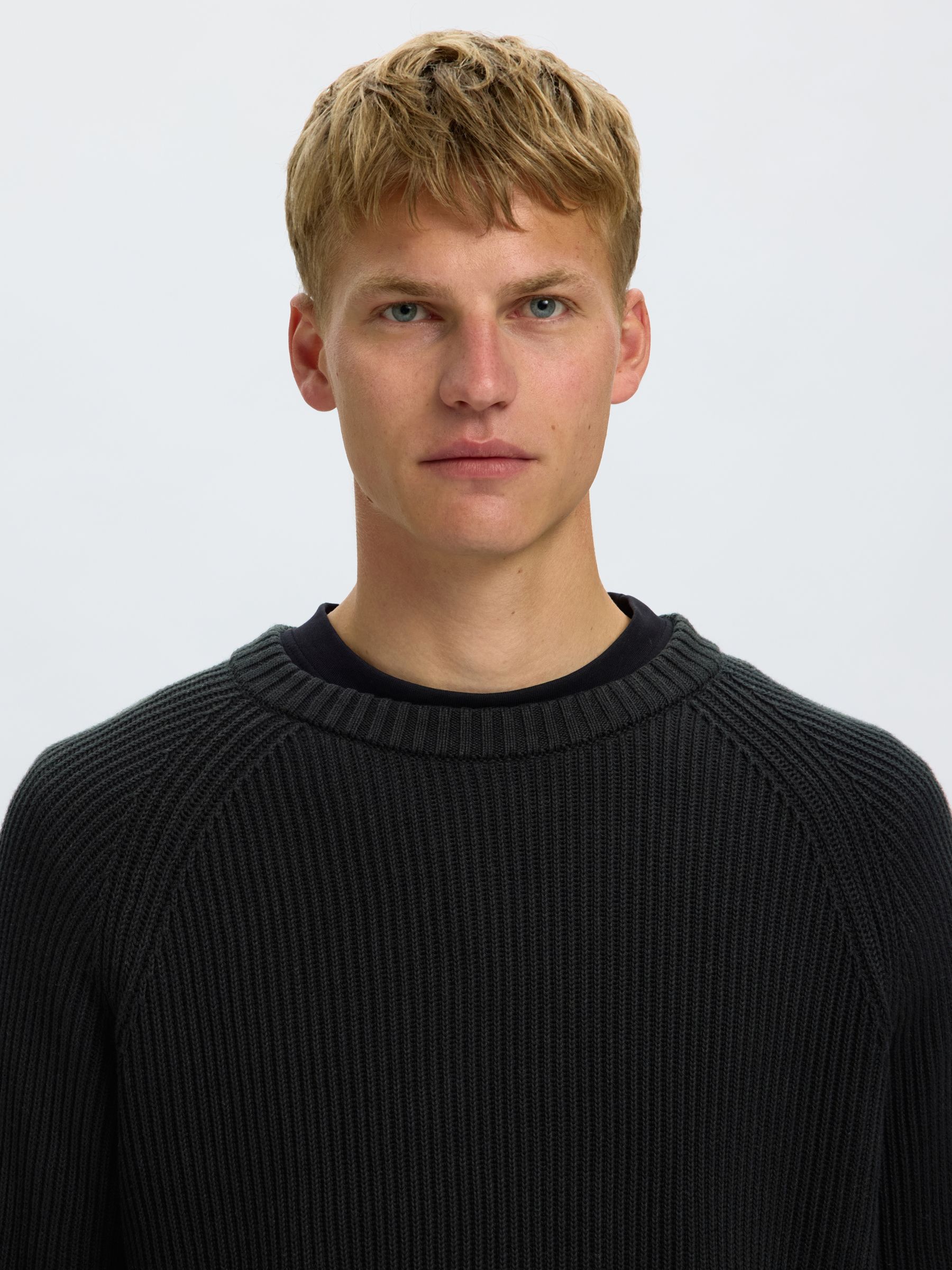 MAILLE TORSADÉE PULL RAS DU COU