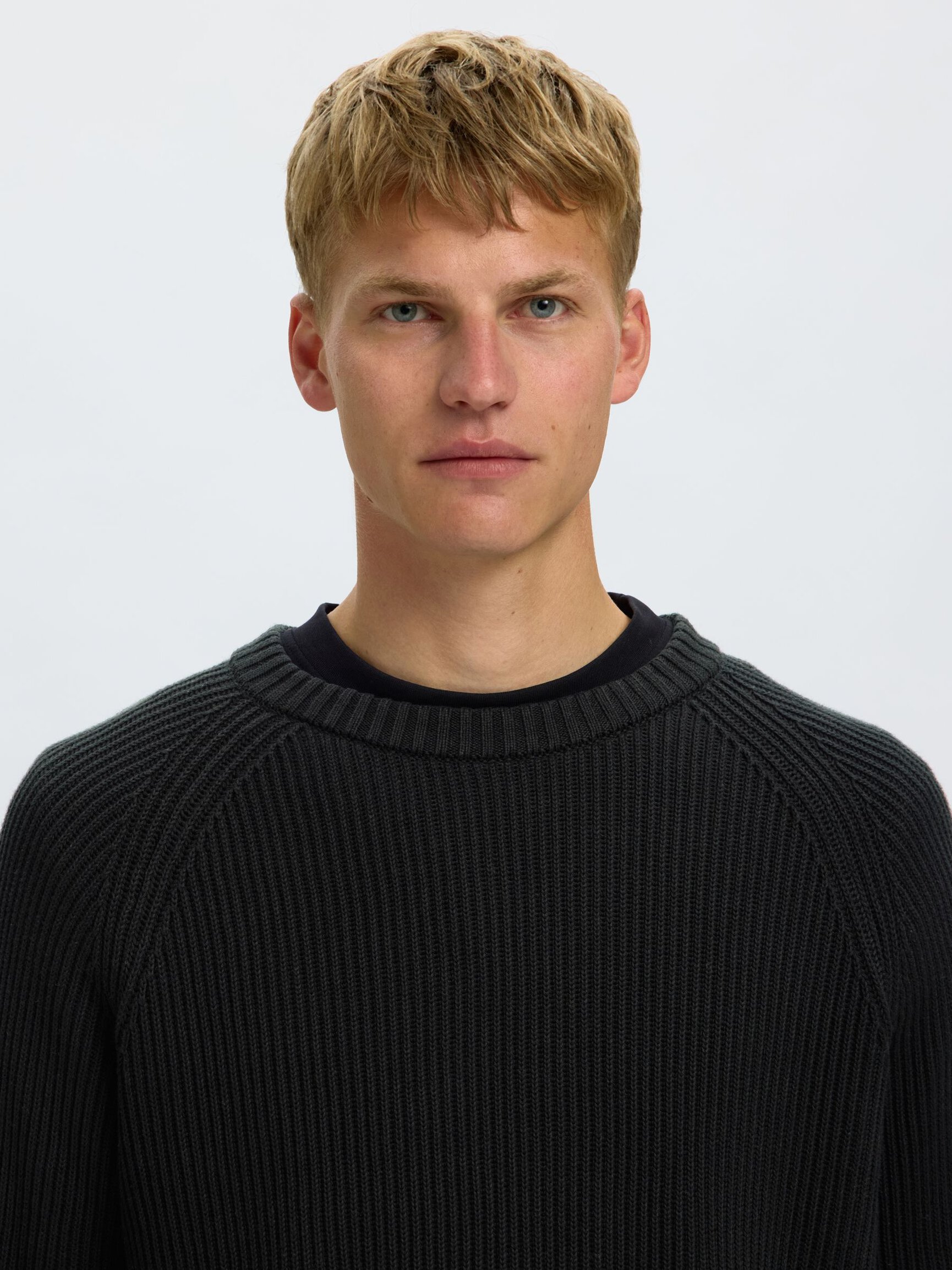 MAILLE TORSADÉE PULL RAS DU COU