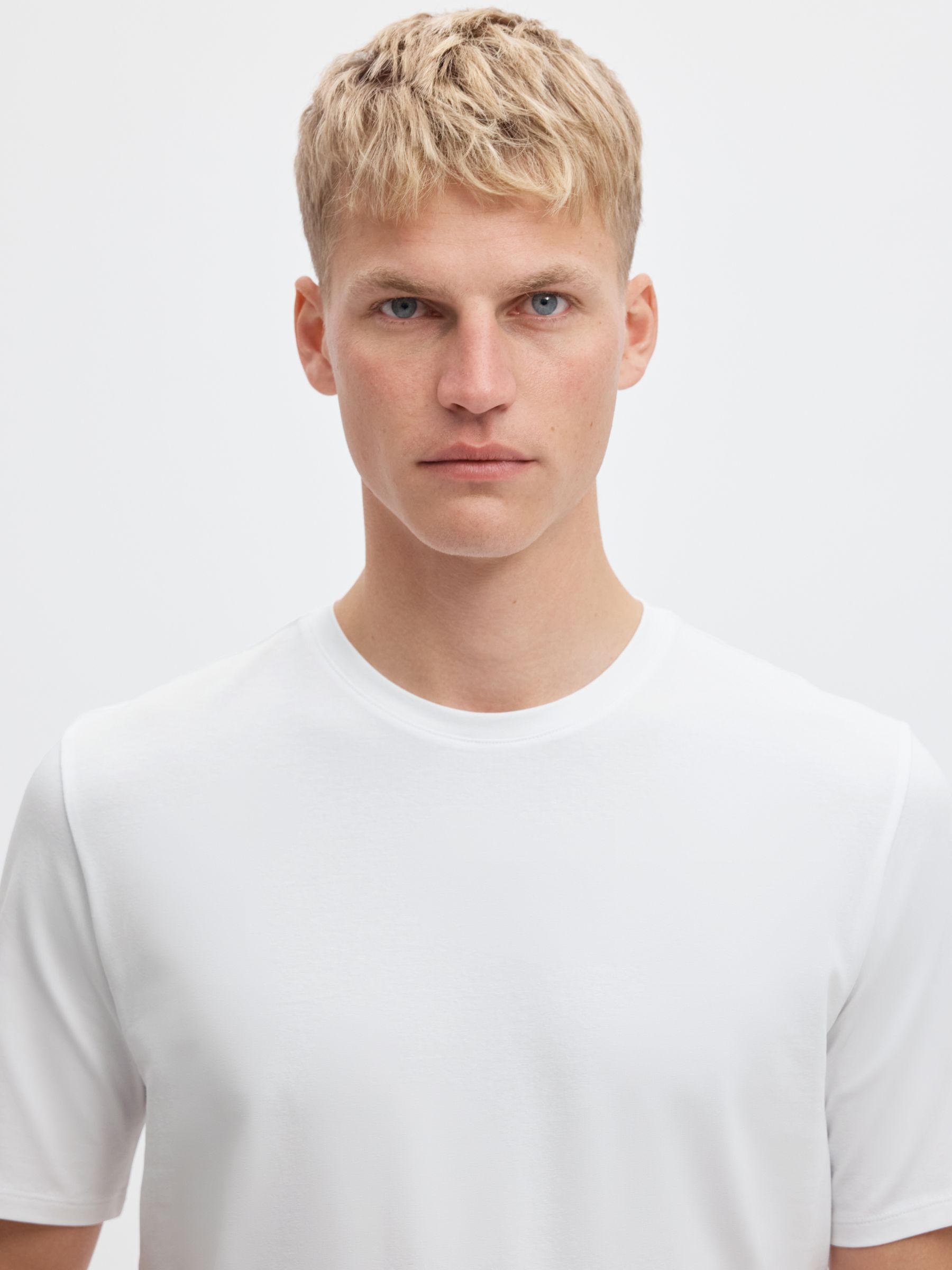 SLIM FIT SHORT SLEEVE CREWNECK T-SHIRT