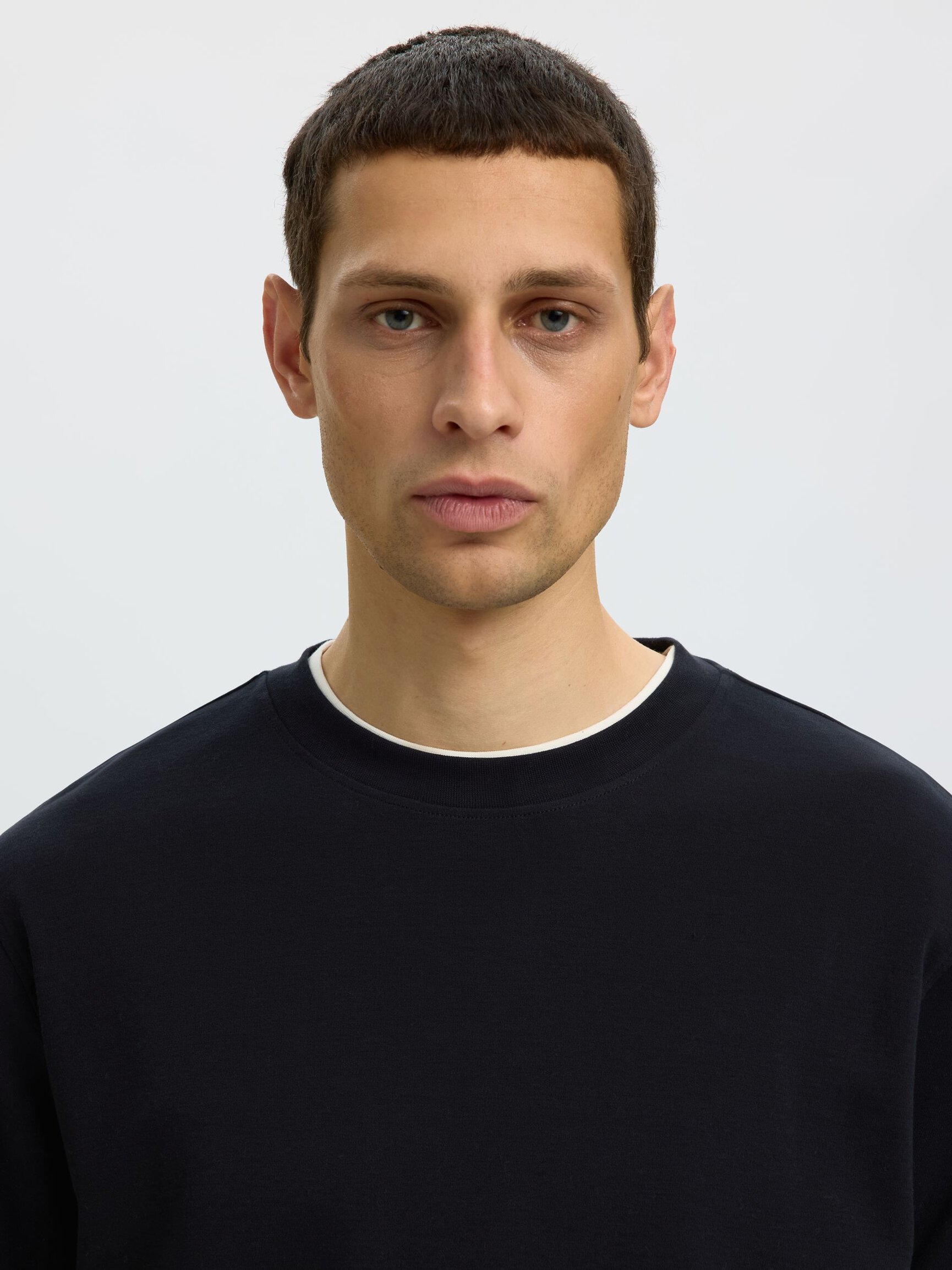 REGULAR FIT T-SHIRT
