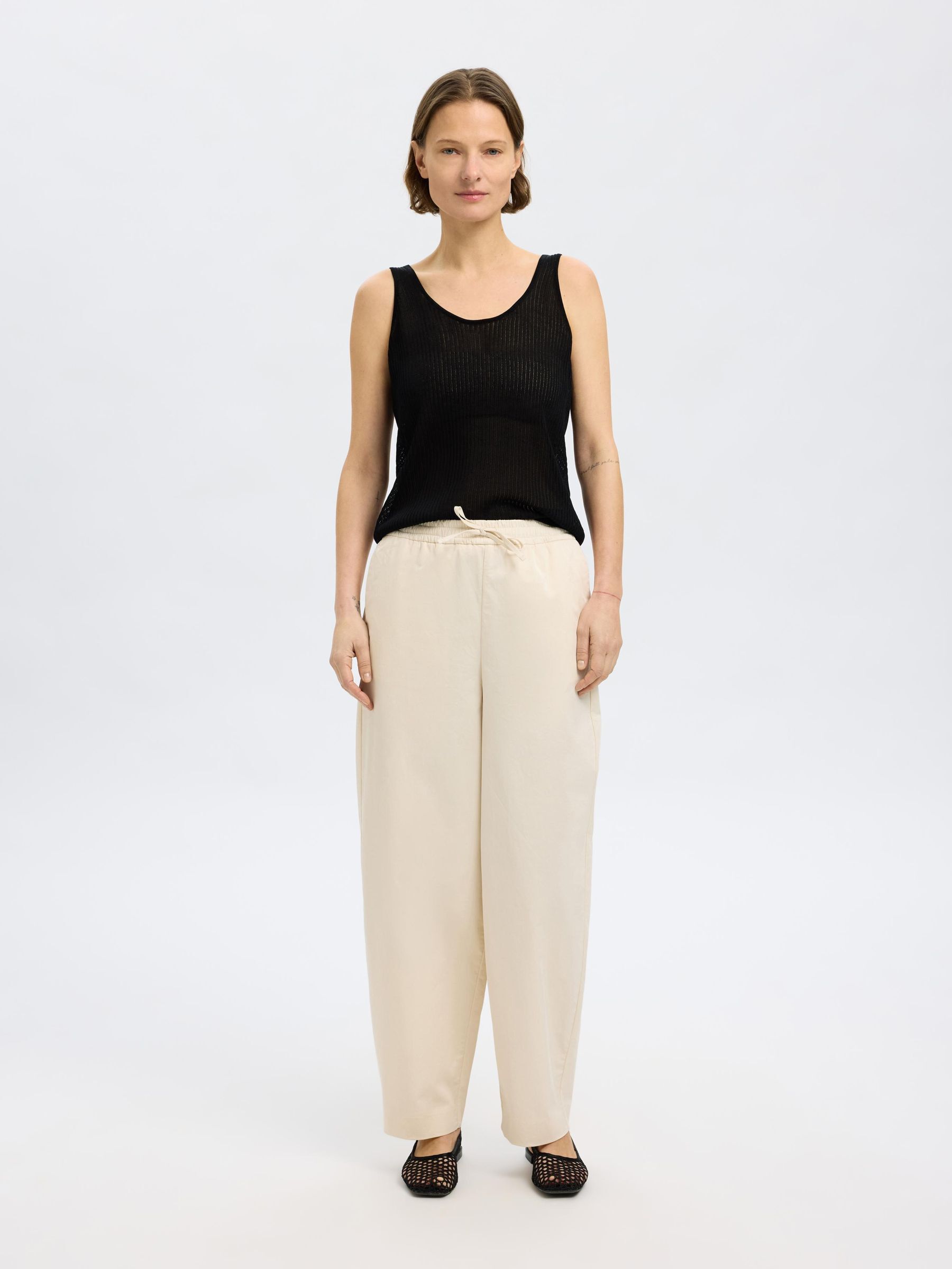 SLEEVELESS KNITTED TOP