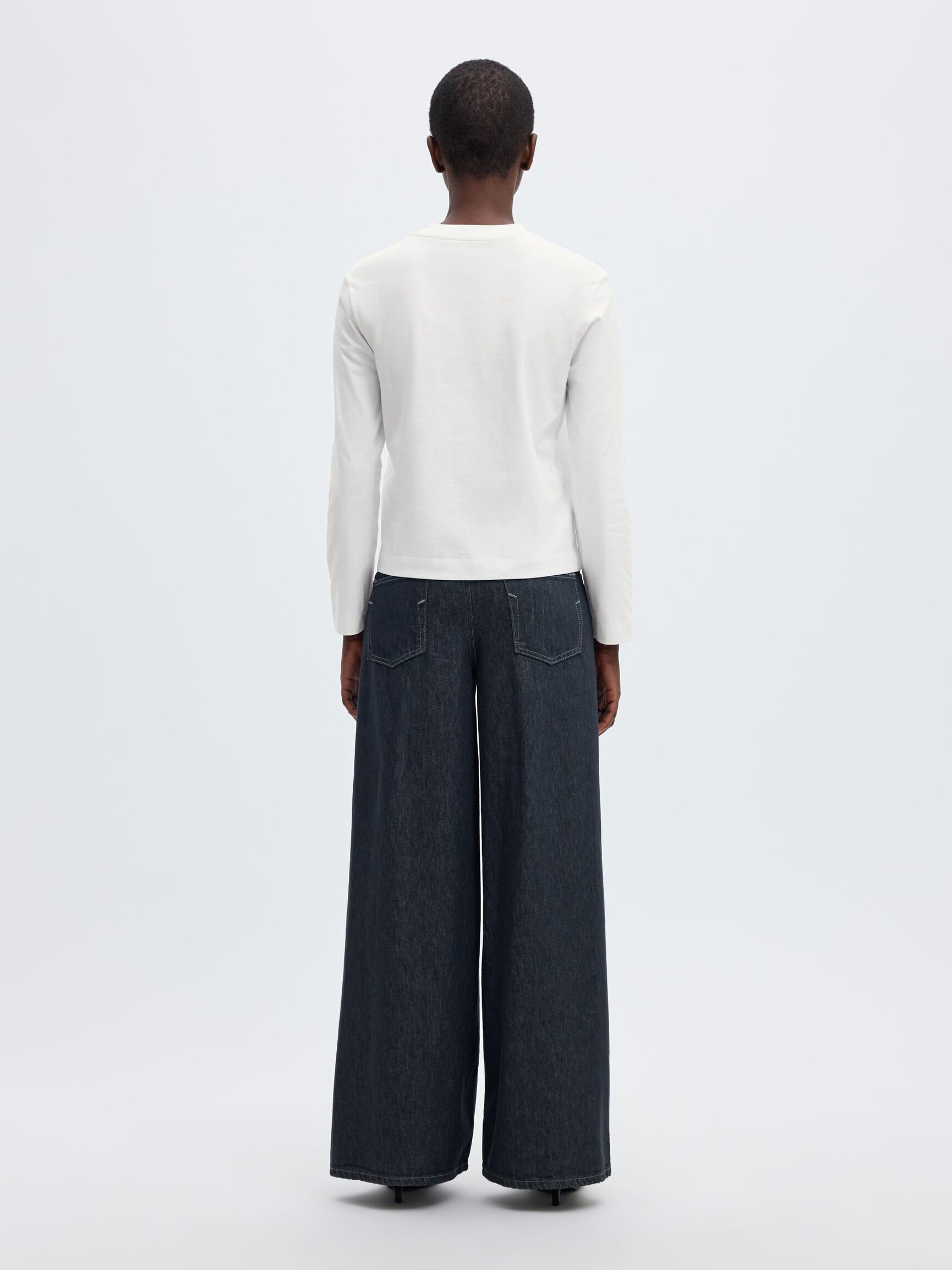 V-HALS T-SHIRT MET LANGE MOUWEN
