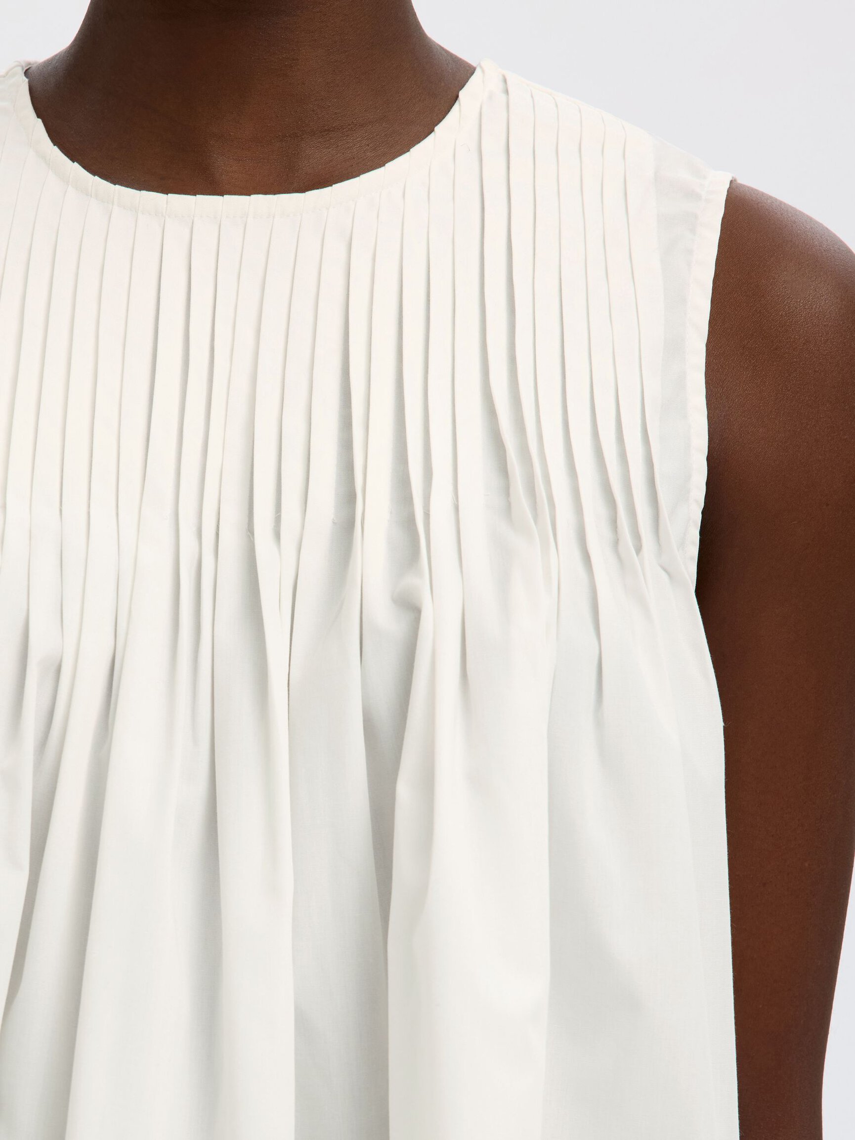 PLEATED SLEEVELESS TOP