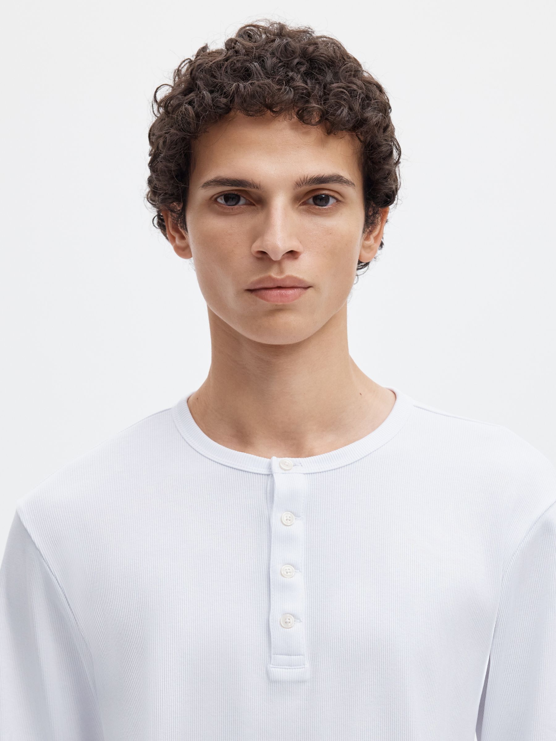 RIBBED BUTTON LONG-SLEEVED T-SHIRT