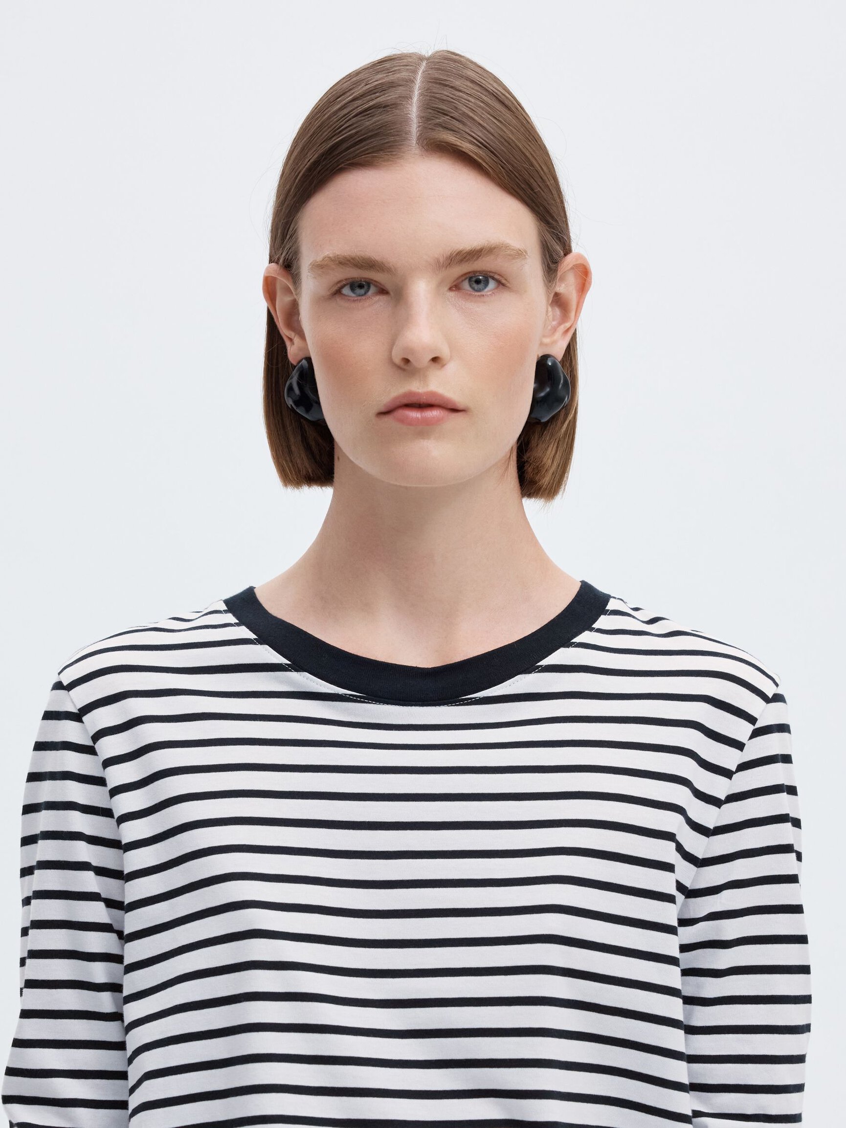 STRIPED LONG-SLEEVED T-SHIRT