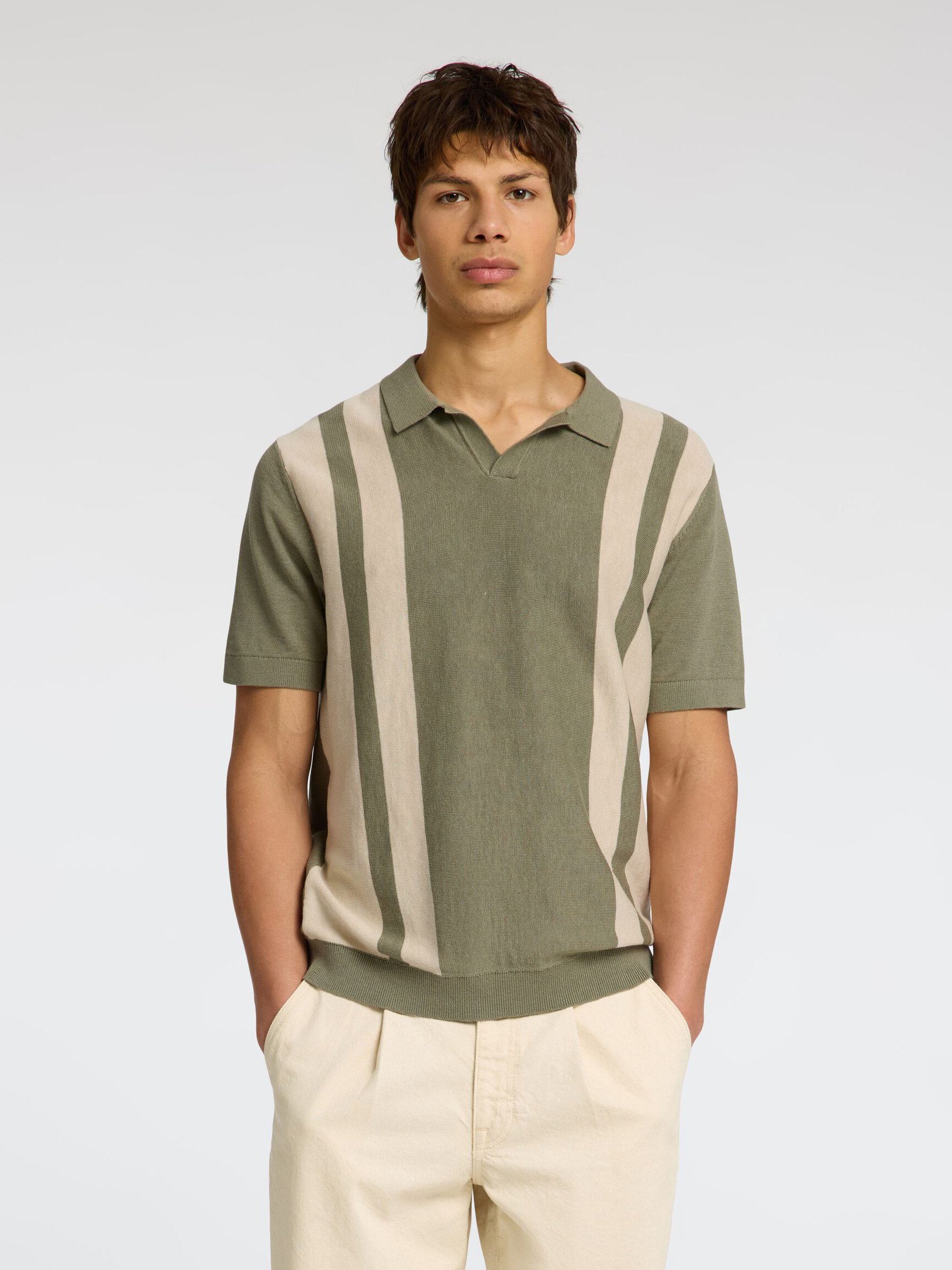 SHORT SLEEVED KNITTED POLO SHIRT