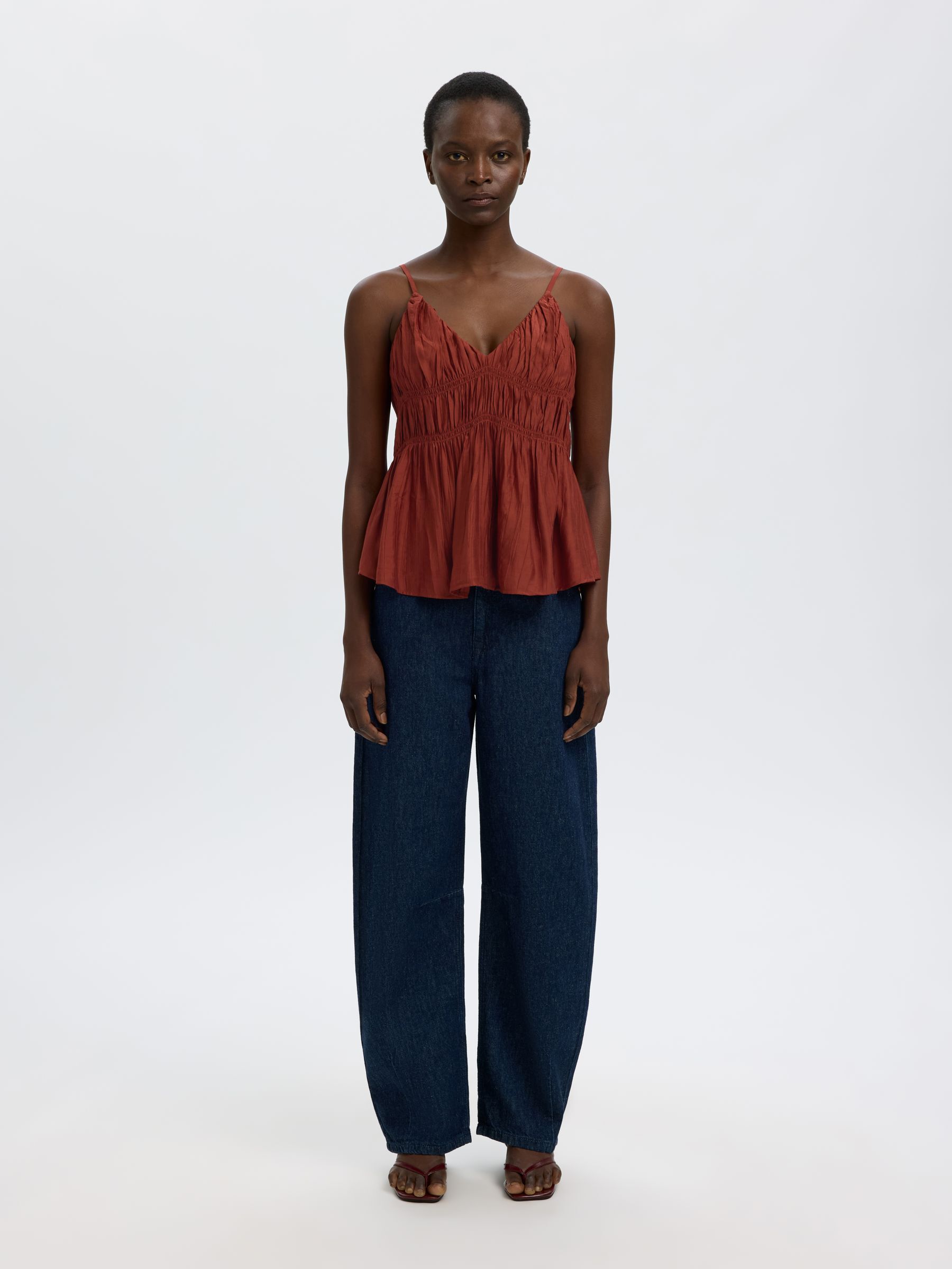V-NECK SPAGHETTI STRAP TOP
