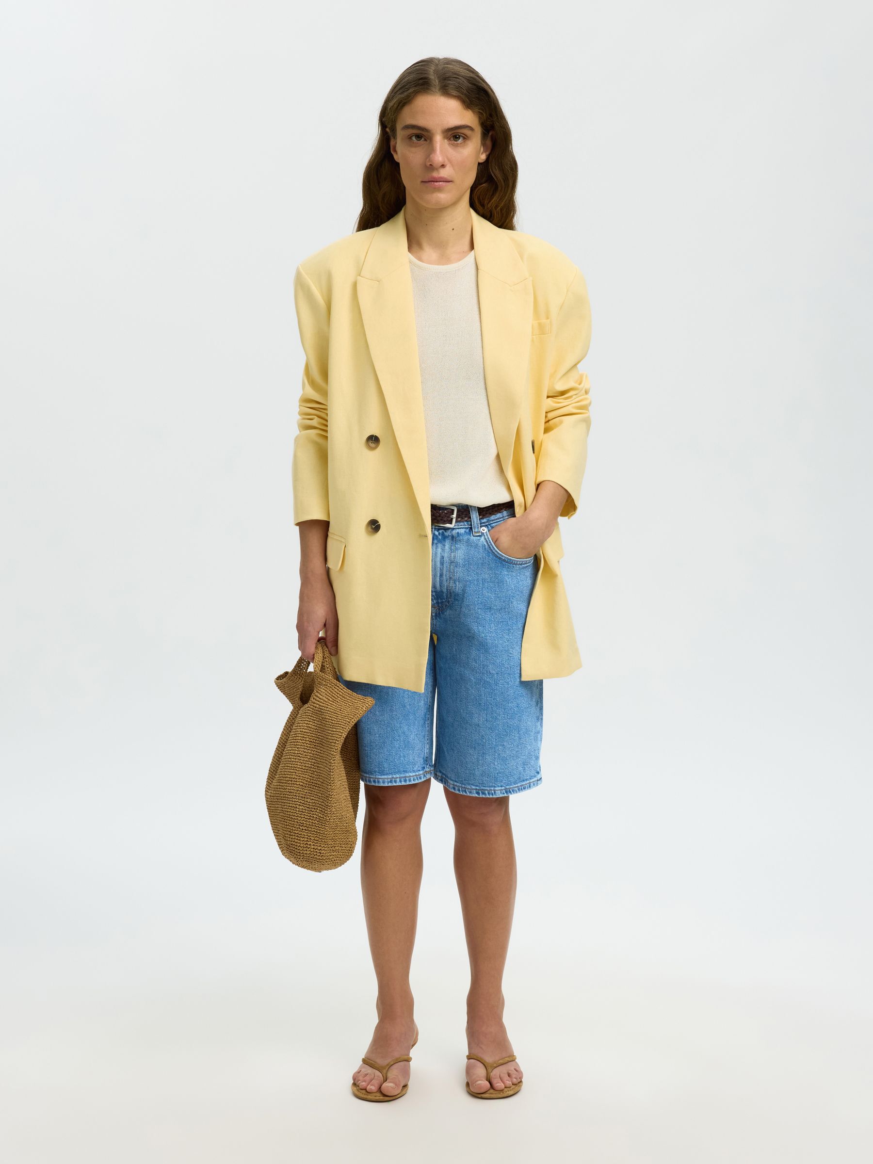 LIGHT WASH DENIM SHORTS