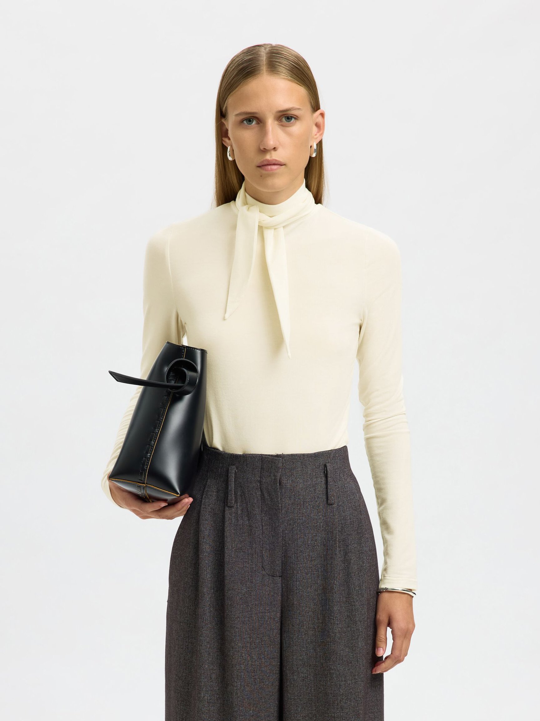 HOGE KRAAG TOP MET LANGE MOUWEN