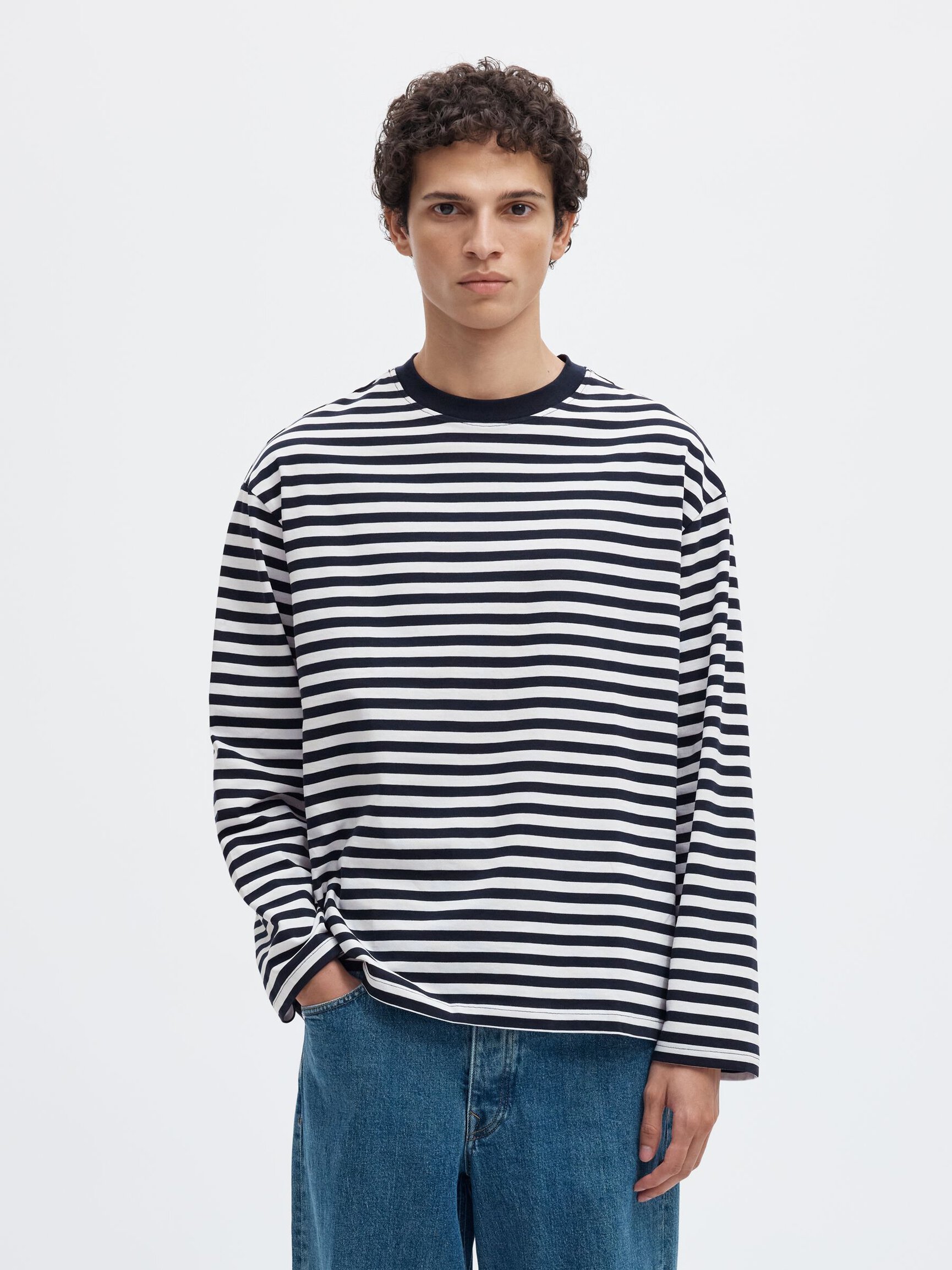 RELAXED FIT LONG-SLEEVED T-SHIRT