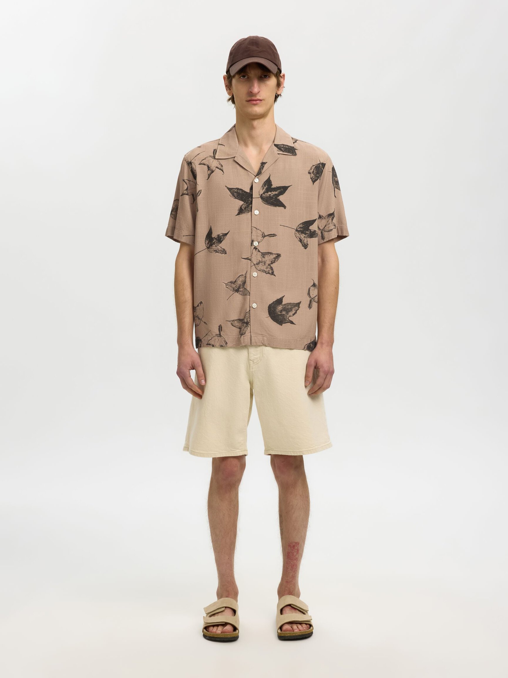 REGULAR FIT SHORT SLEEVED SHIRT