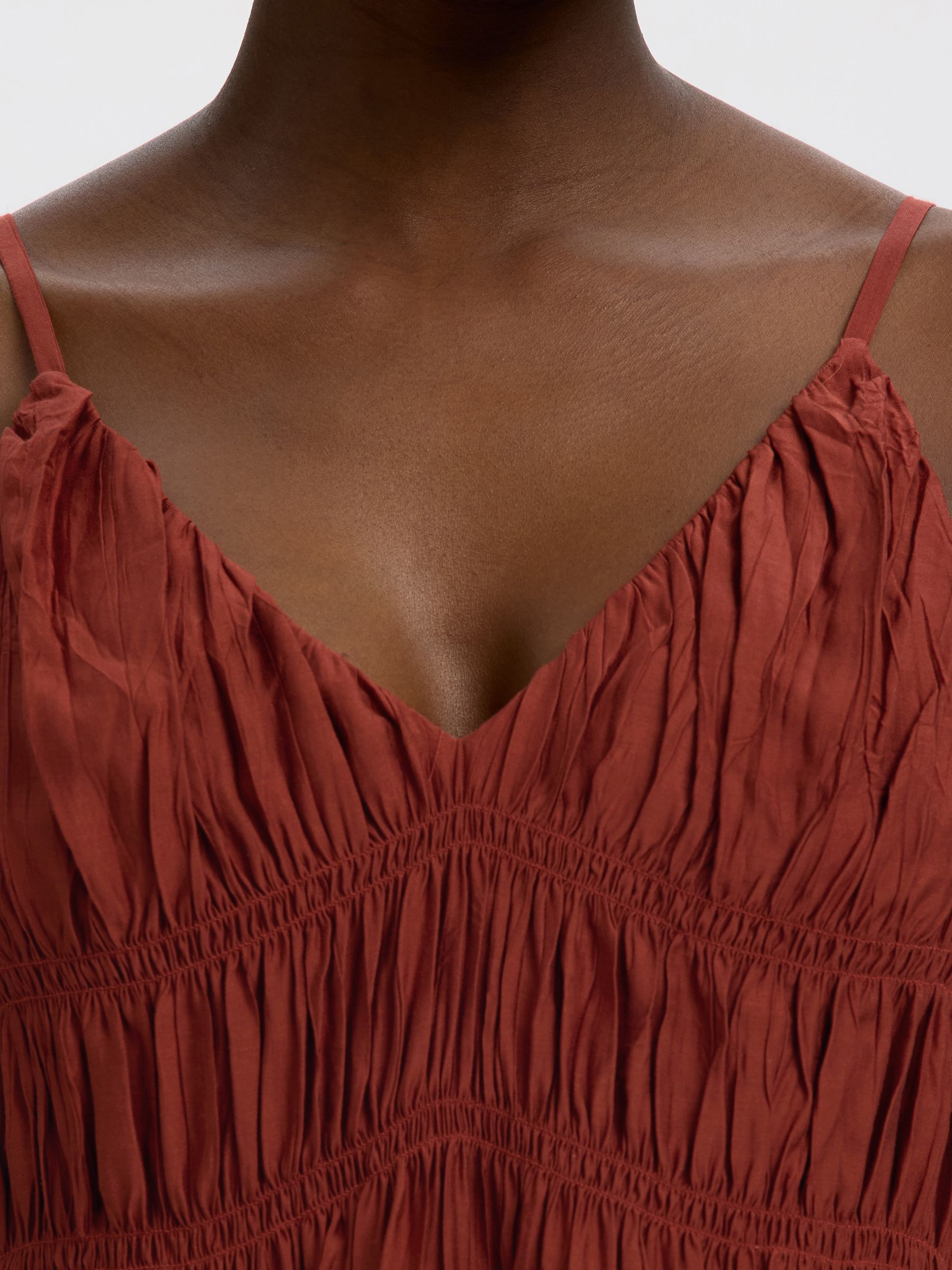 V-NECK SPAGHETTI STRAP TOP