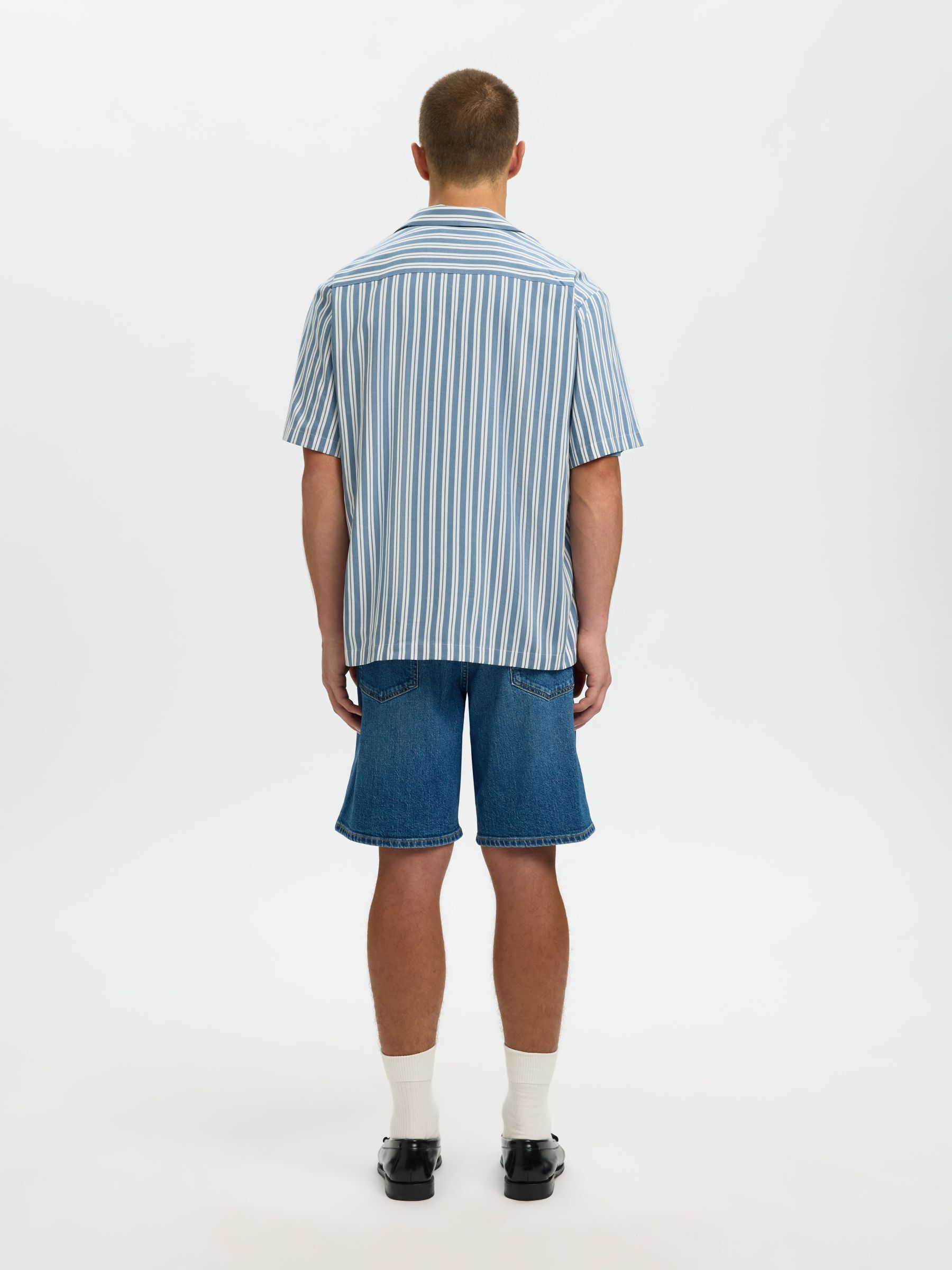 PRINTED SHORT SLEEVED SHIRT