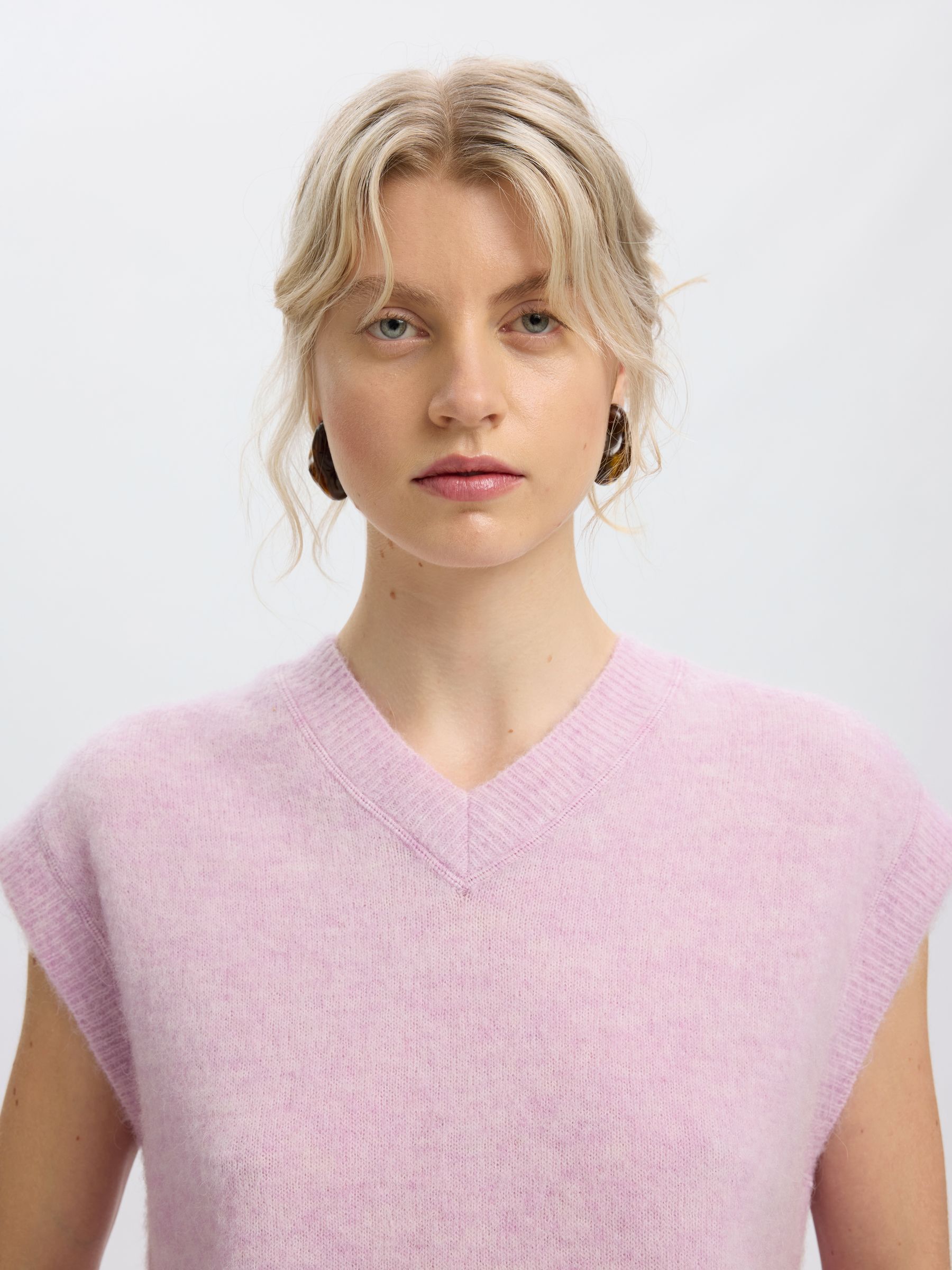 WOOL BLEND KNITTED VEST