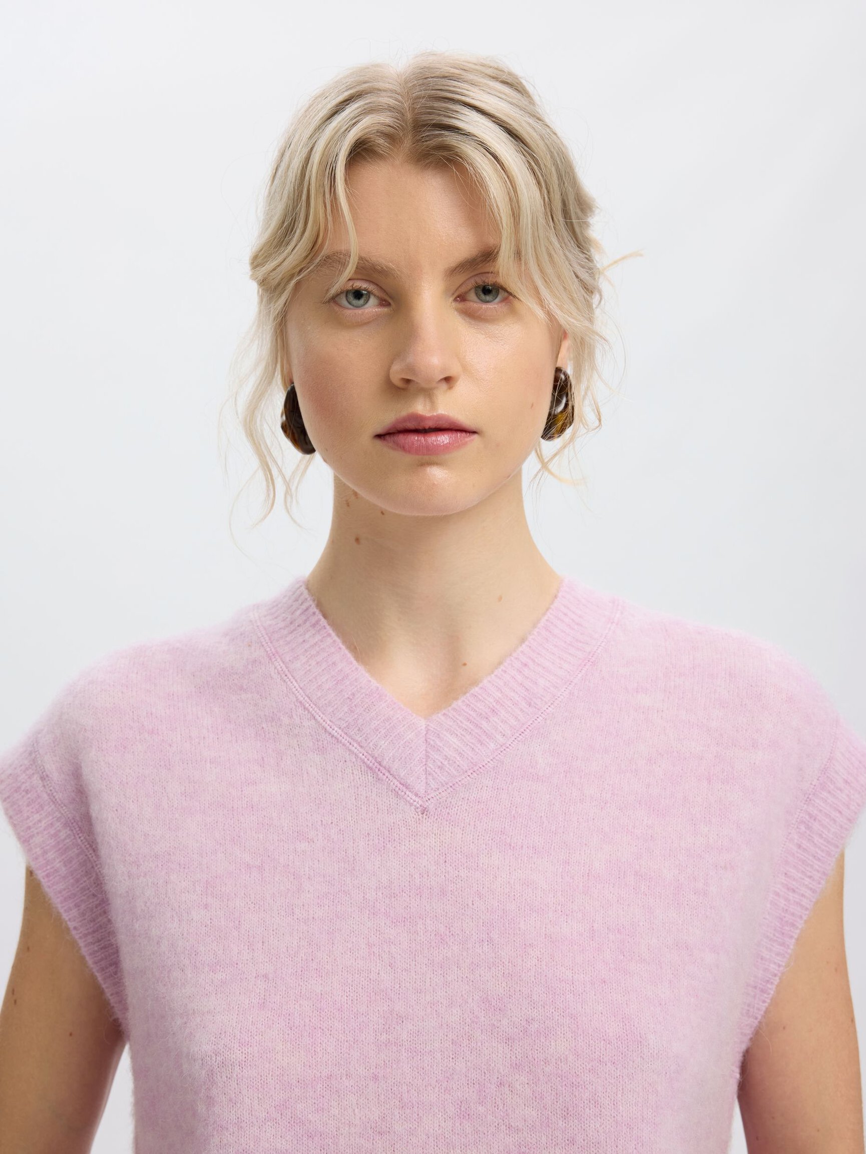 WOOL BLEND KNITTED VEST