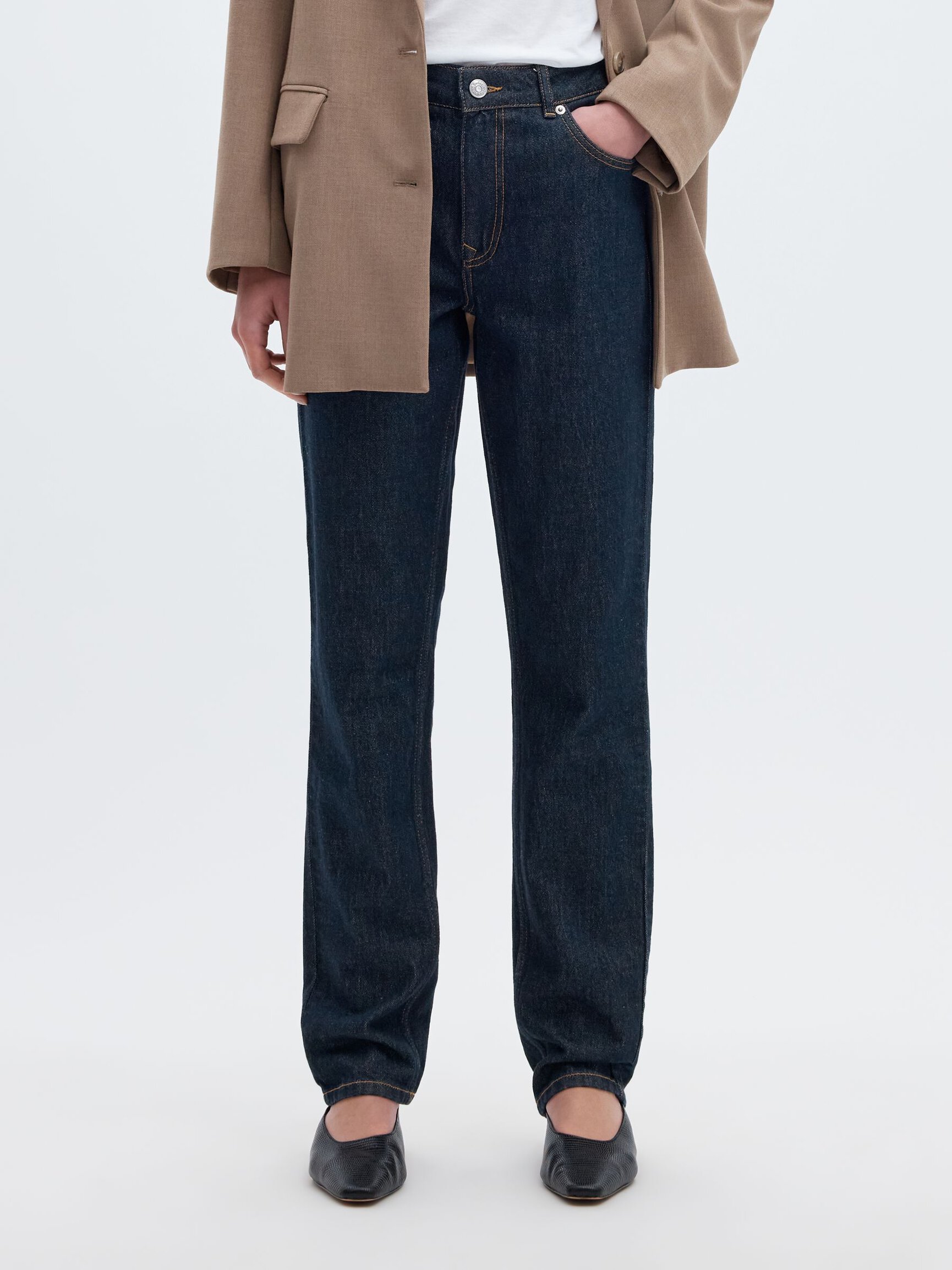 MID WAIST JEANS IN SLIM TAPERED FIT