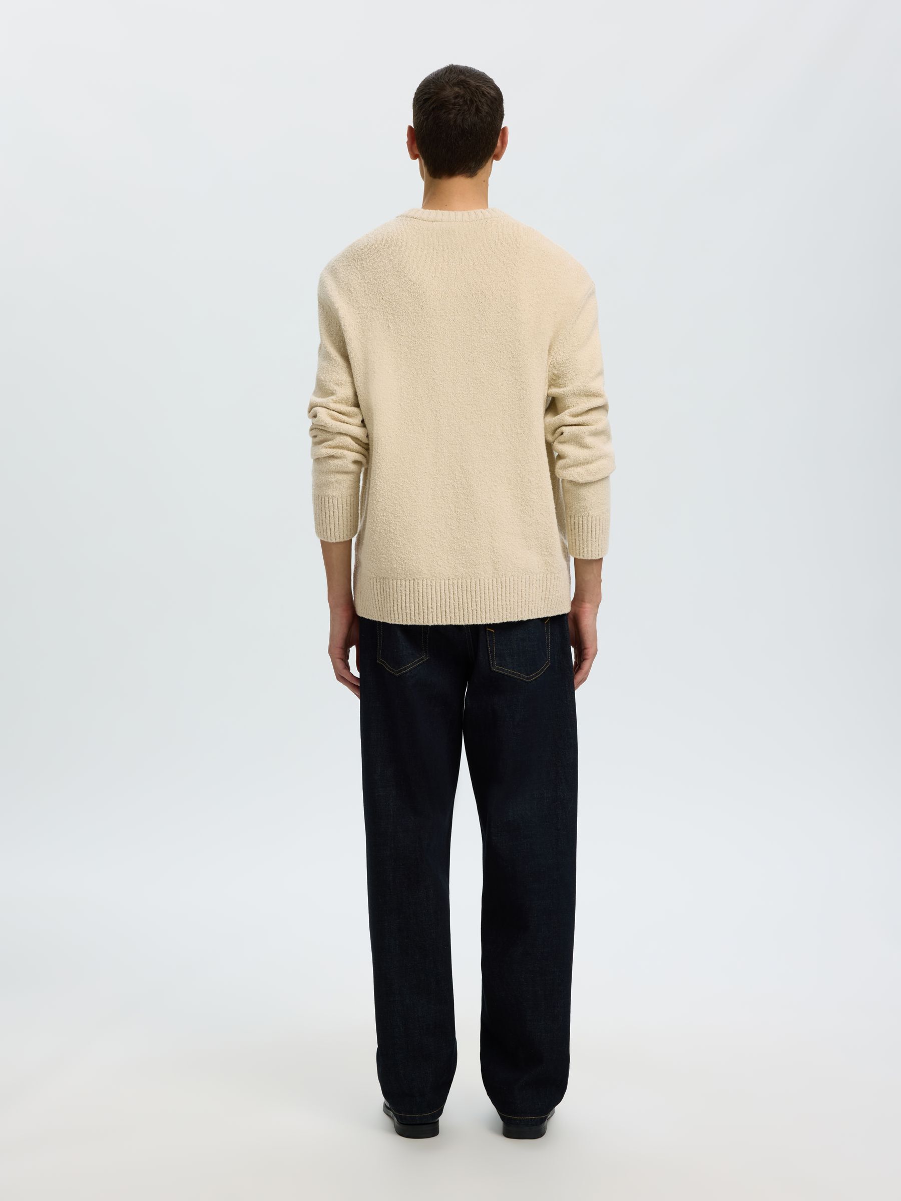 COUPE DÉCONTRACTÉE PULL EN MAILLE