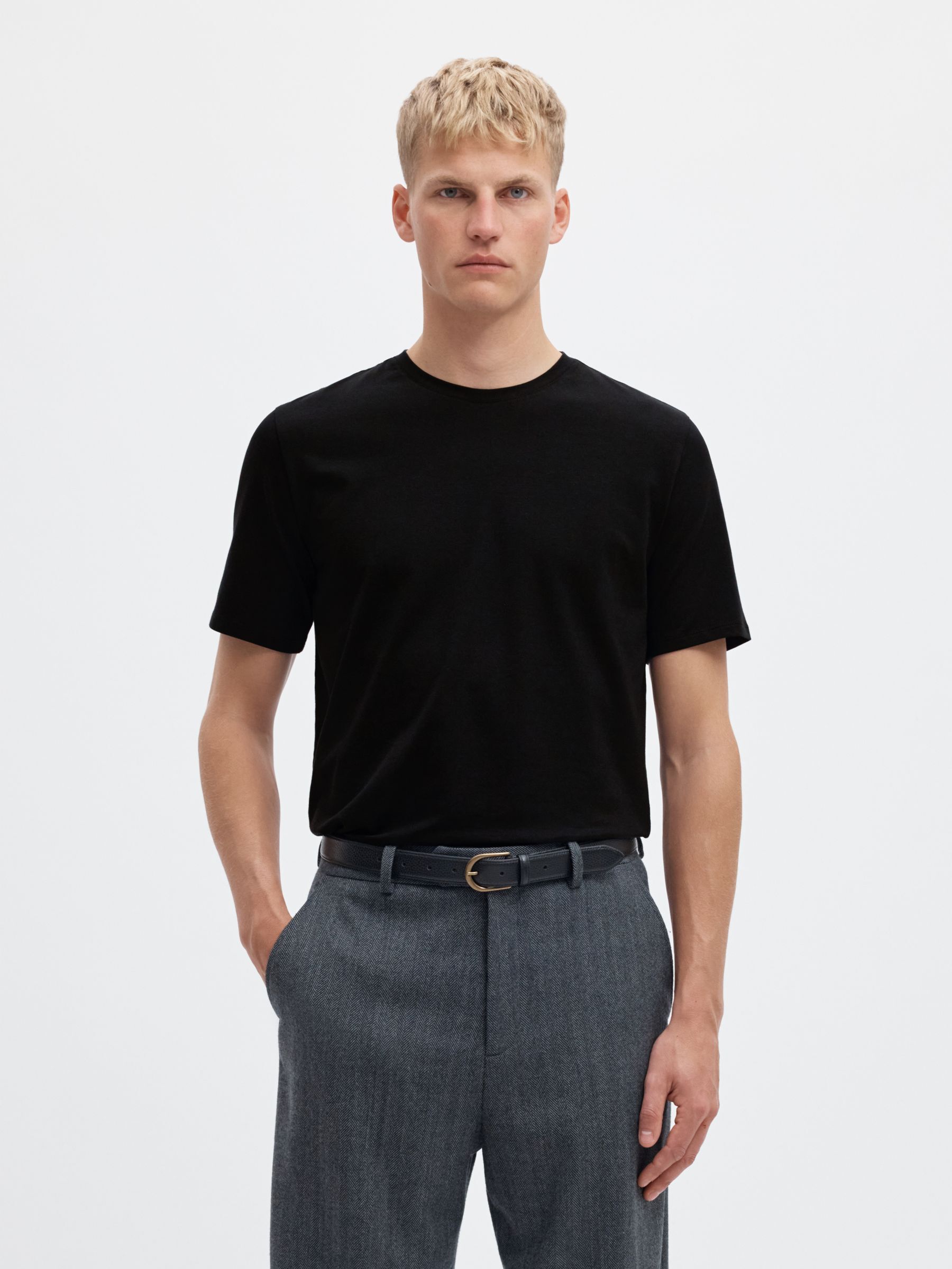 SLIM FIT SHORT SLEEVE CREWNECK T-SHIRT