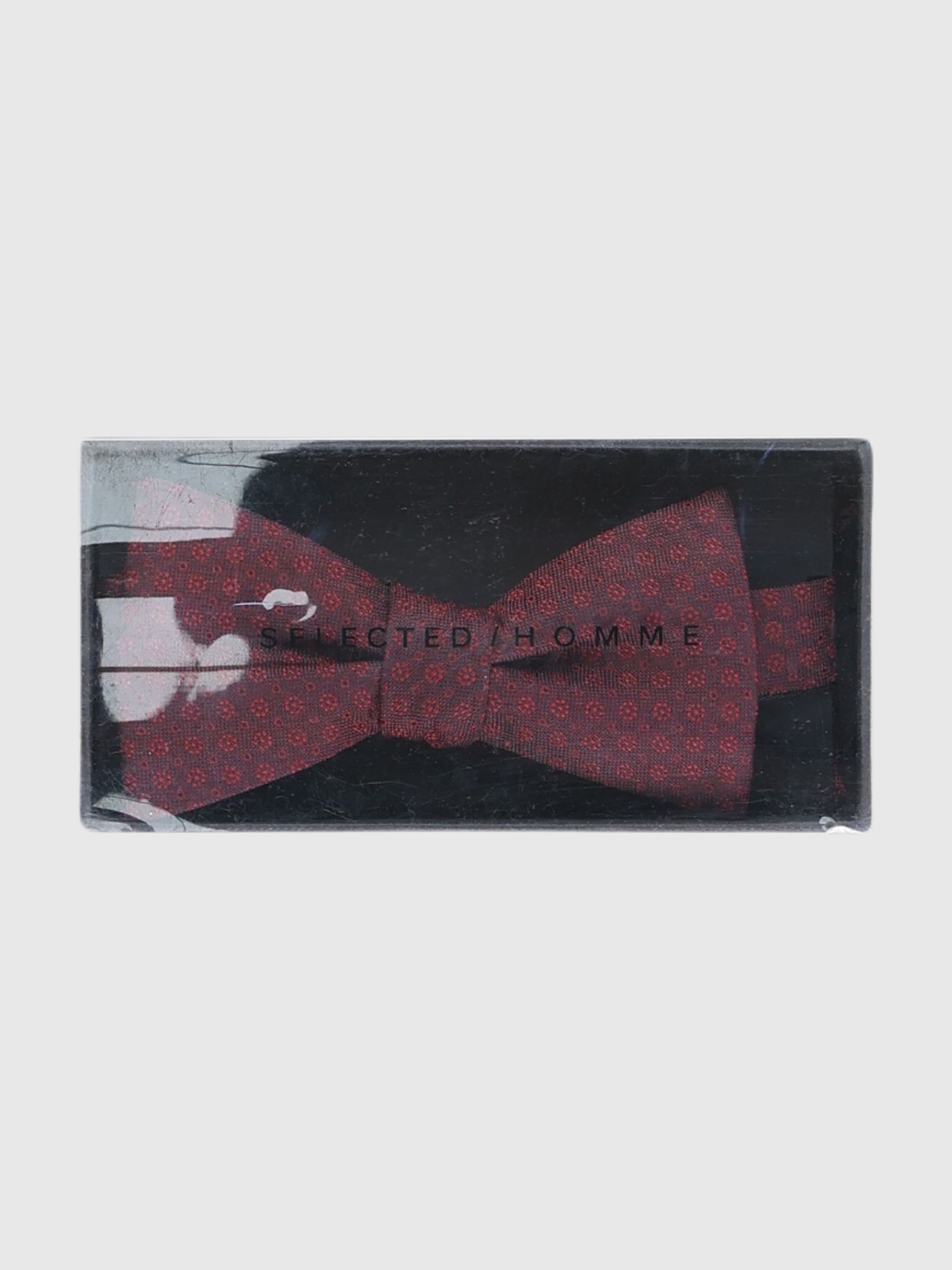 TIE OR BOW TIE