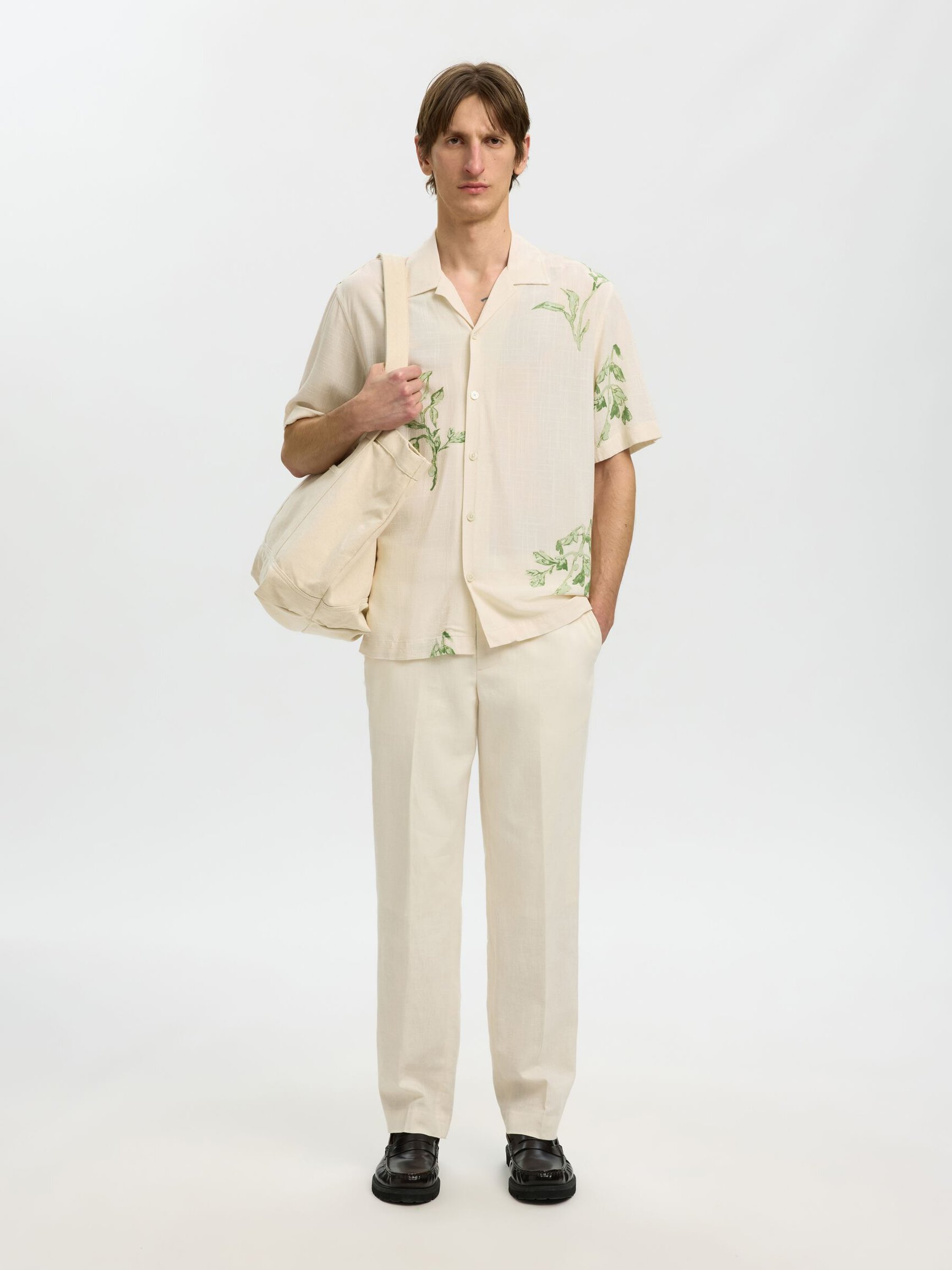REGULAR FIT SHORT SLEEVED SHIRT