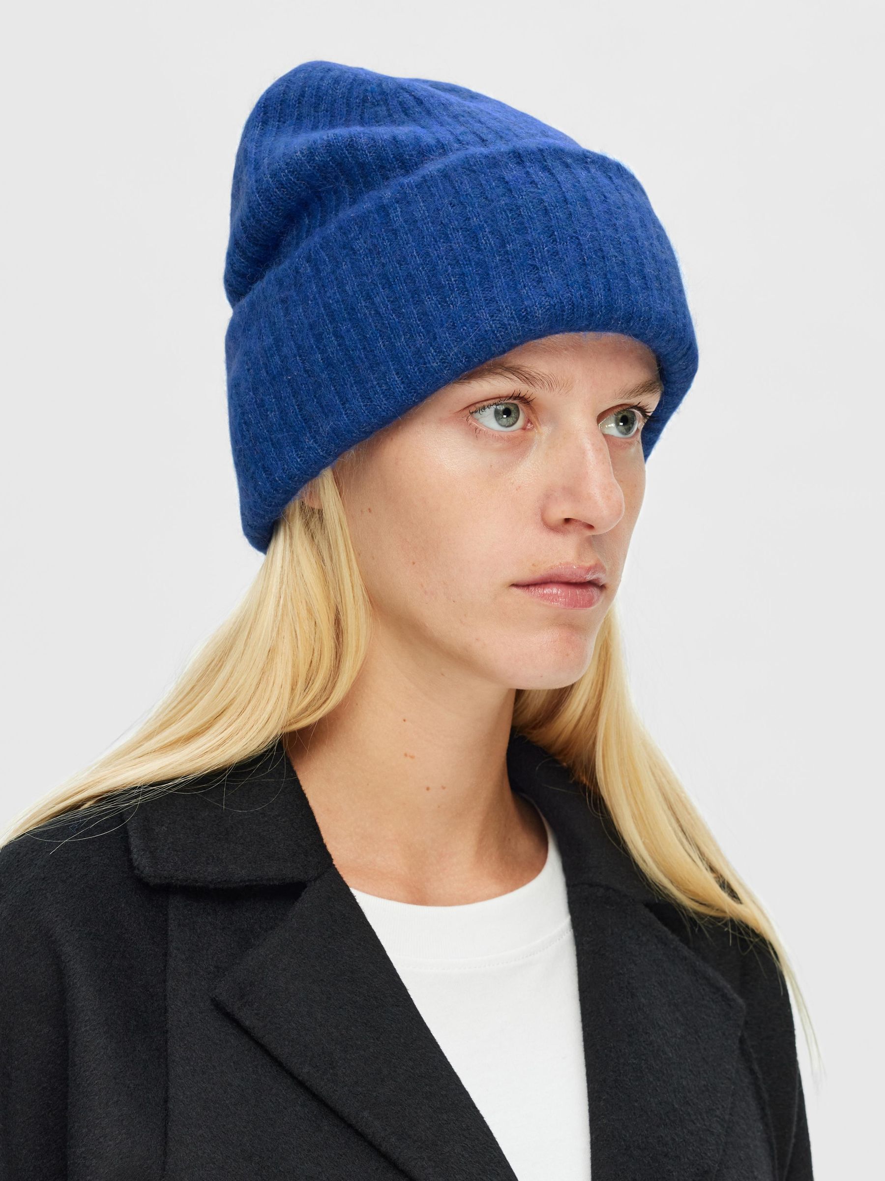 RIBBED WOOL BLEND BEANIE