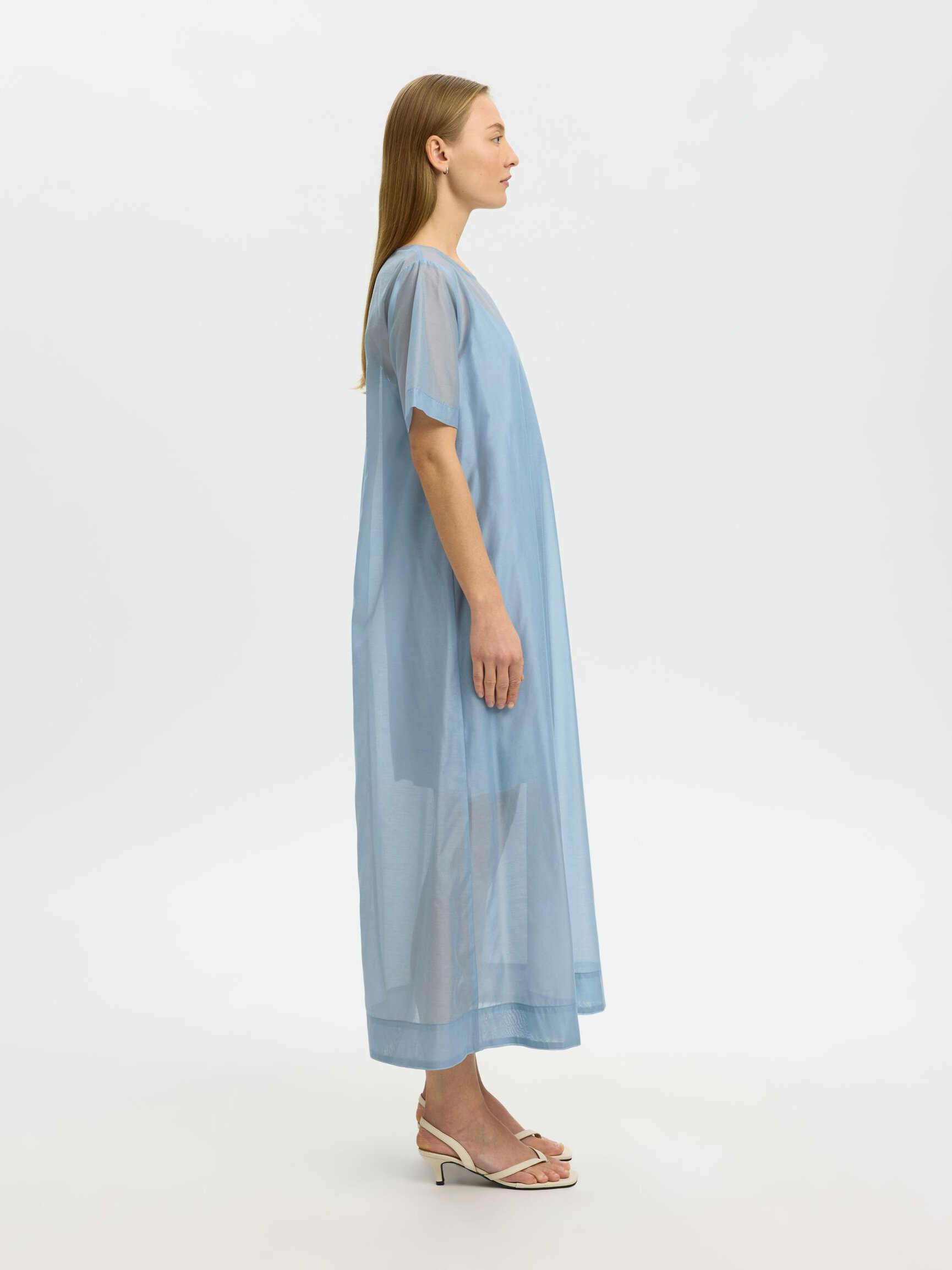 MAXI KLEID MIT KURZEN ÄRMELN