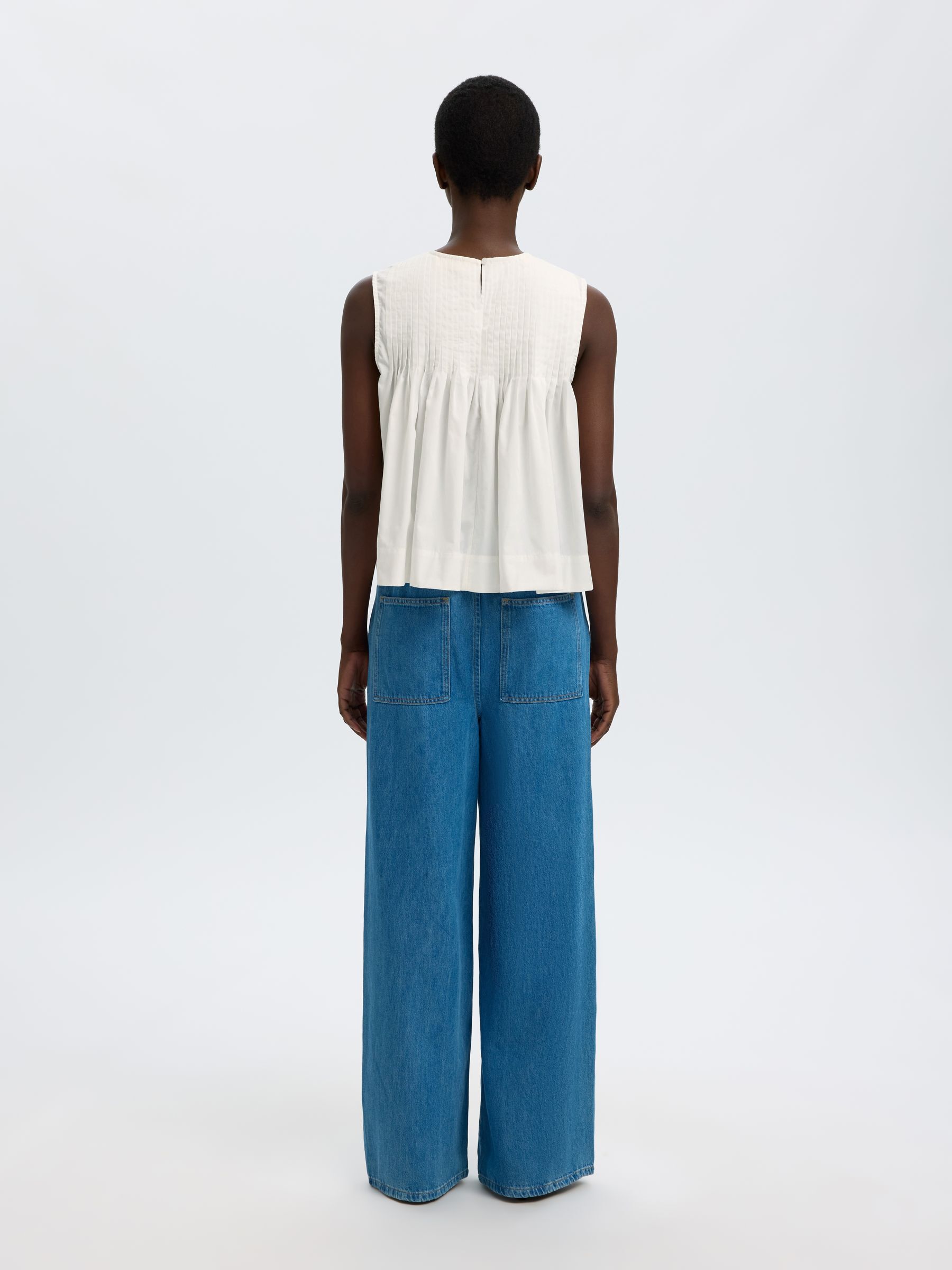 PLEATED SLEEVELESS TOP