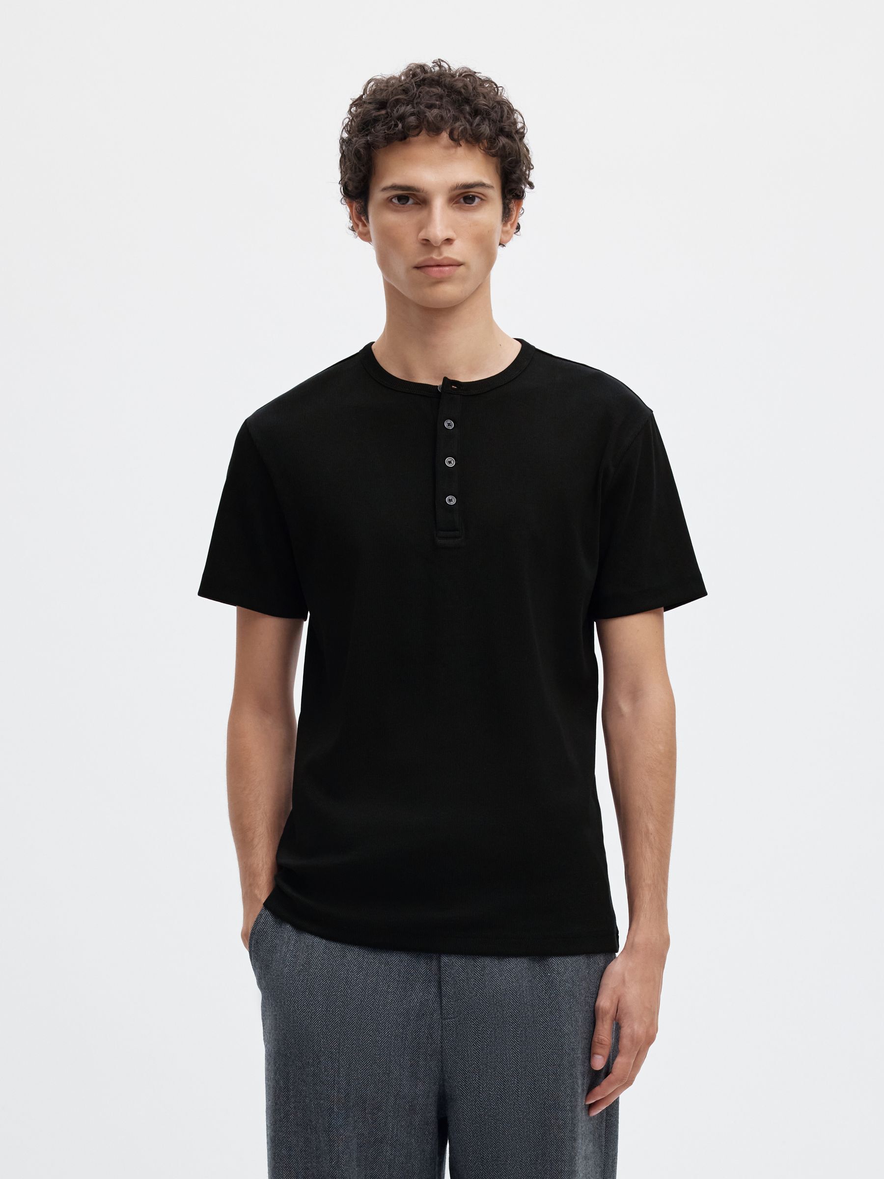 GEKNÖPFTES RIPP T-SHIRT