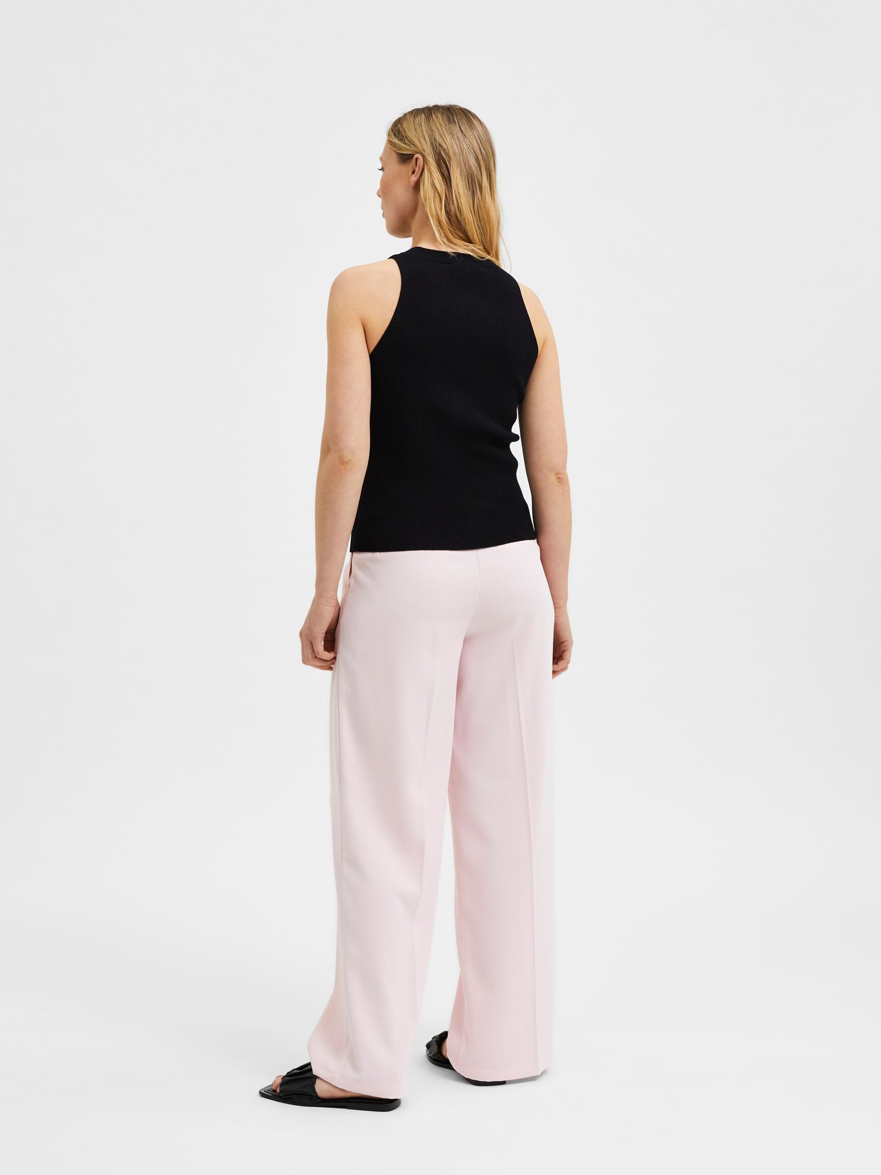 SLEEVELESS KNITTED TOP