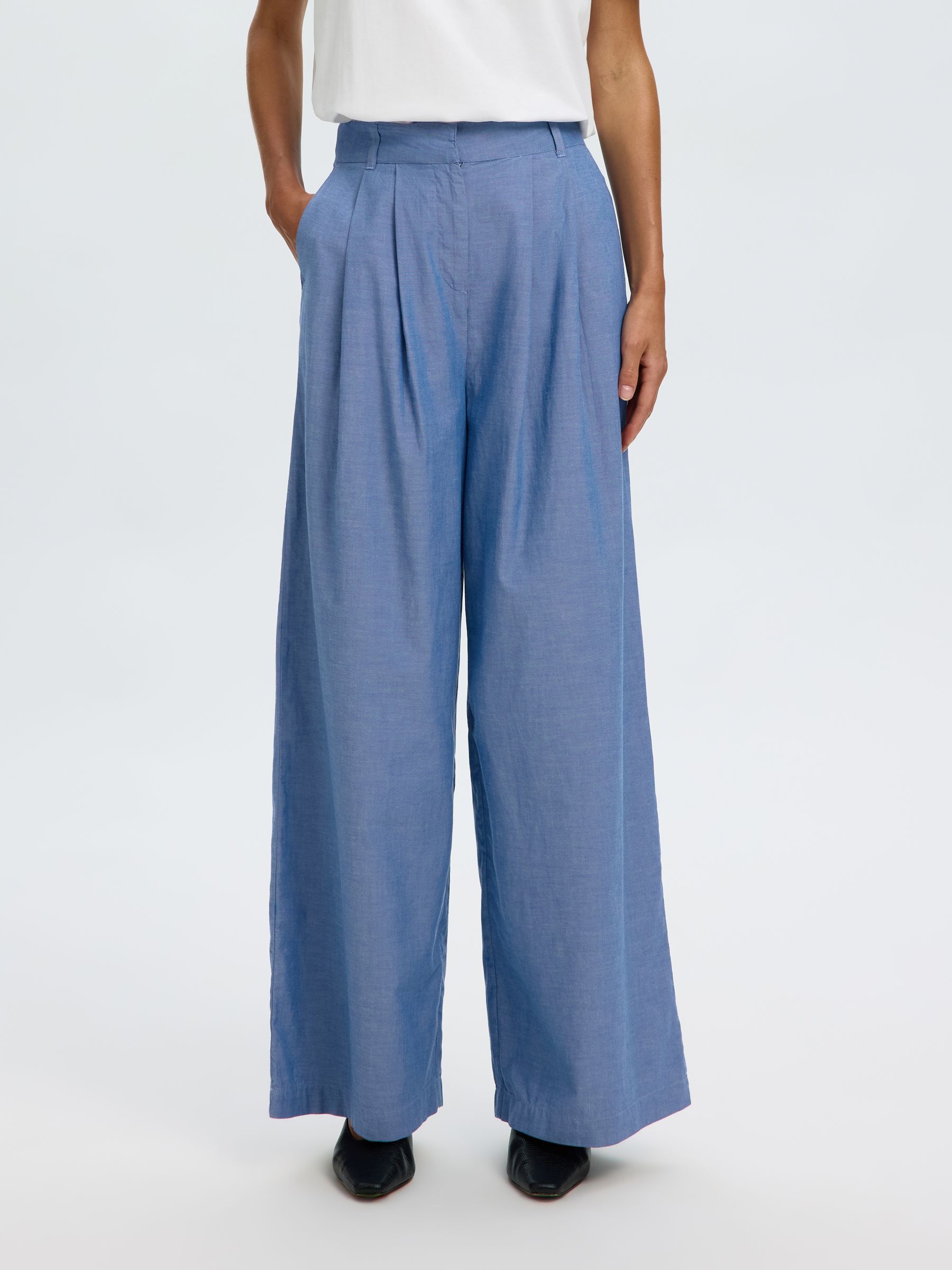 PLEATED WIDE-LEG TROUSERS