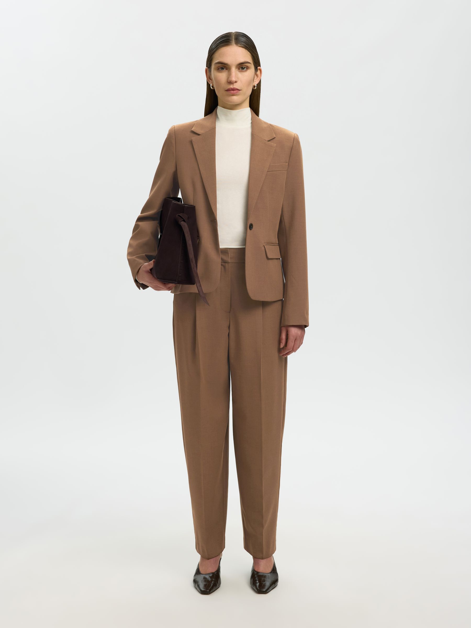 TIRO MEDIO PANTALONES FIT CORTE BARREL