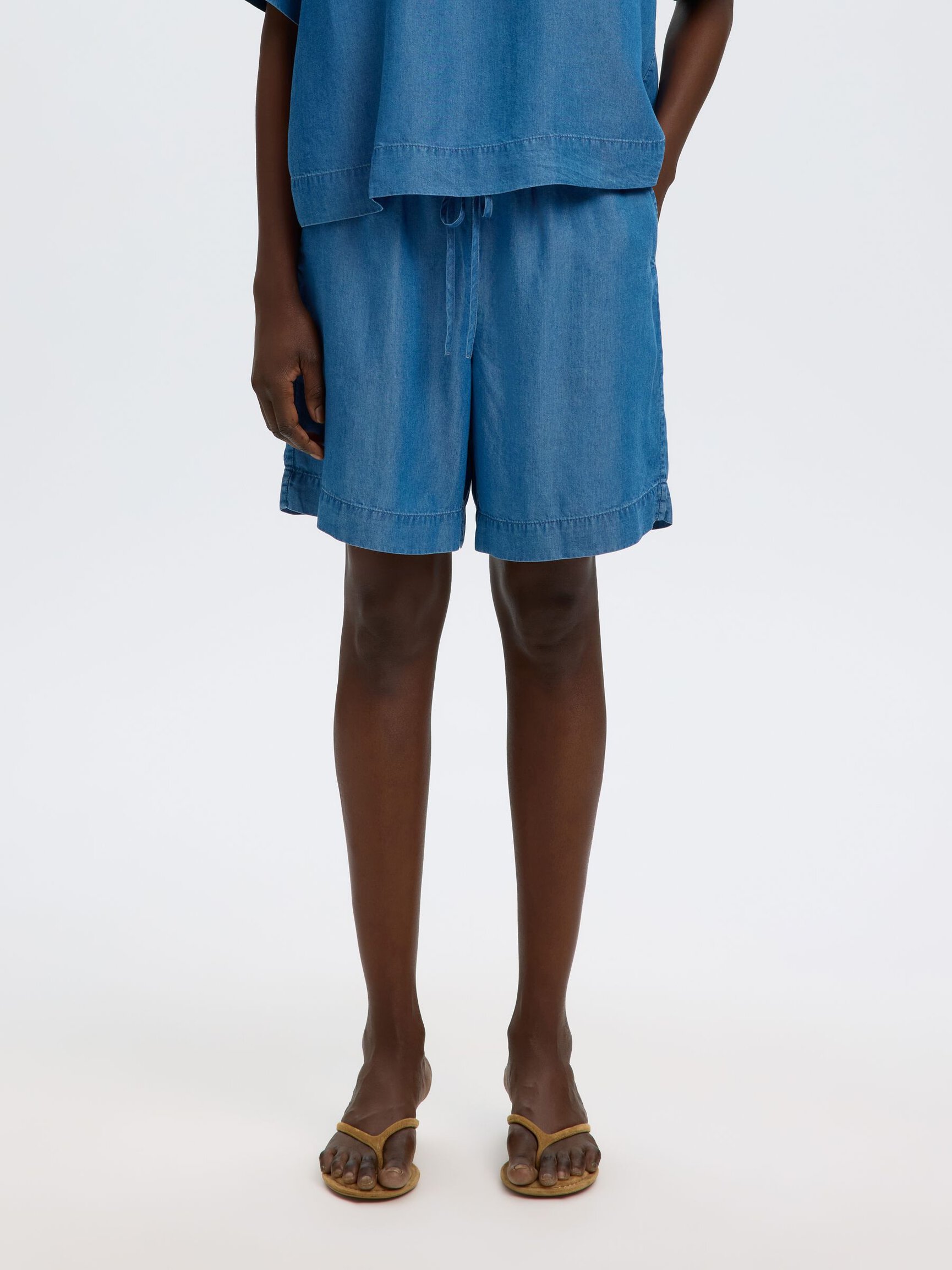REGULAR FIT SHORTS