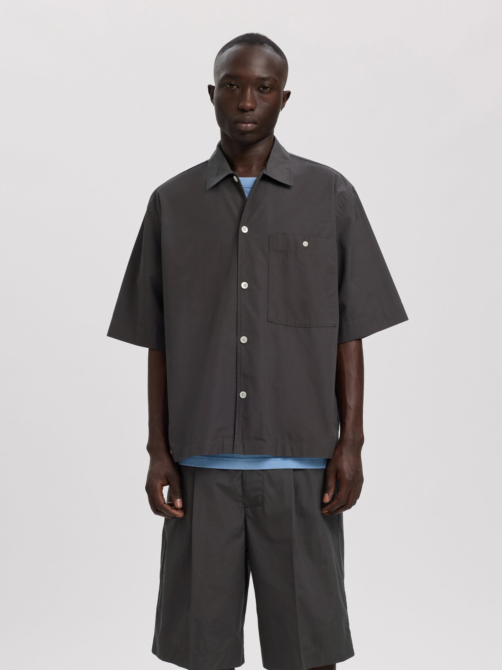 RELAXED FIT SHORT SLEEVED SHIRT