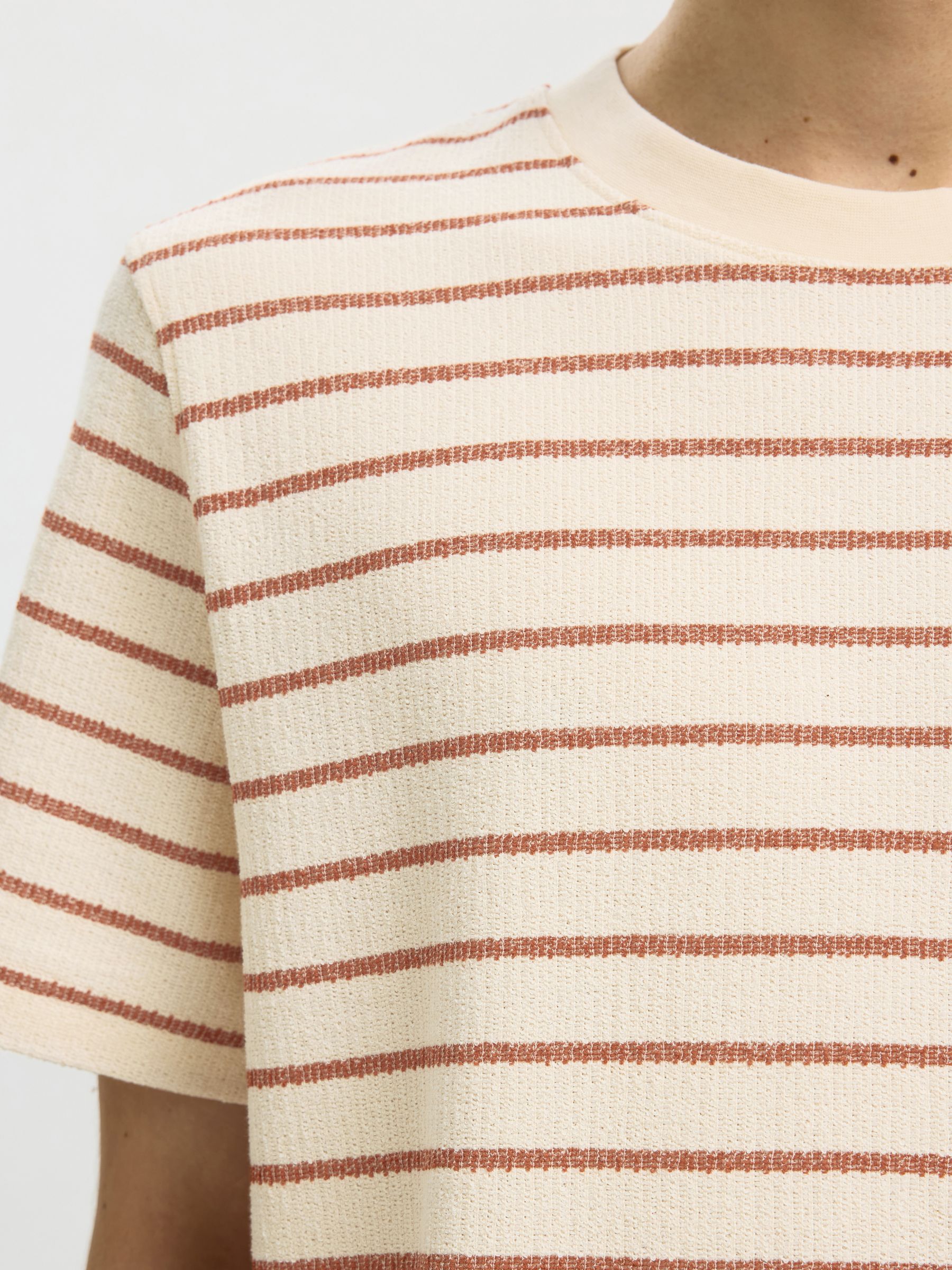 STRIPED REGULAR FIT T-SHIRT