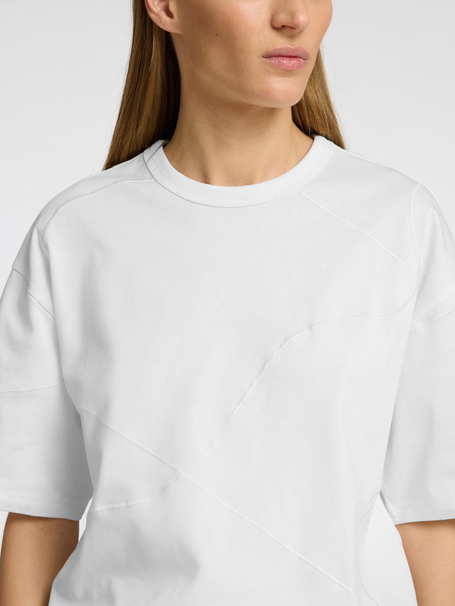 EMBROIDERED CROPPED T-SHIRT