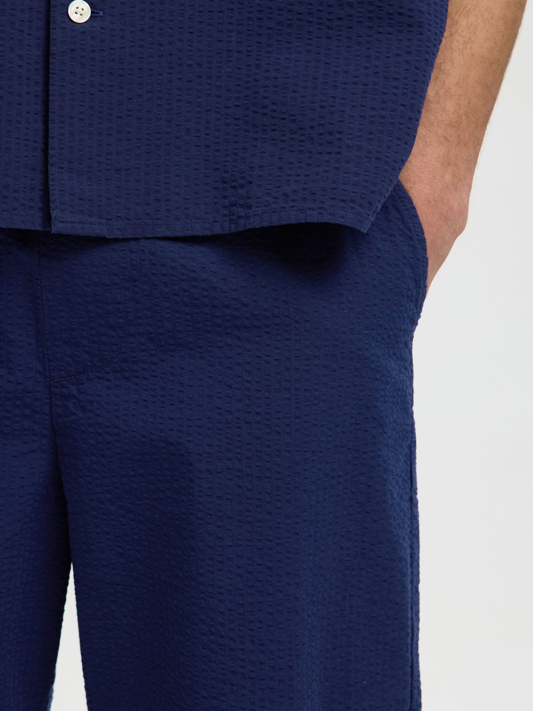 REGULAR FIT SEERSUCKER SHORTS