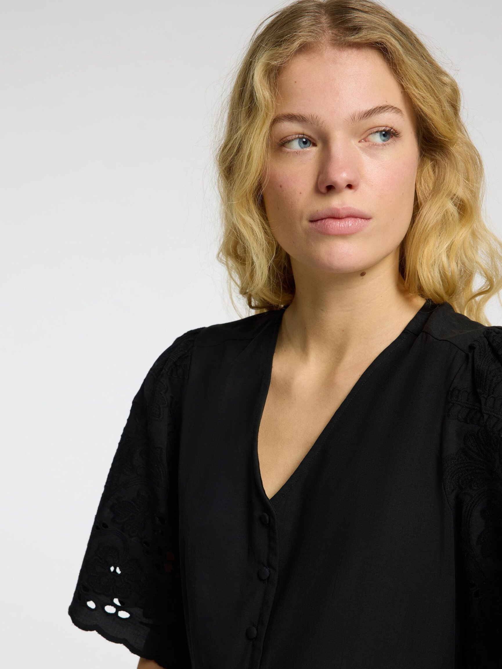 EMBROIDERED MINI DRESS