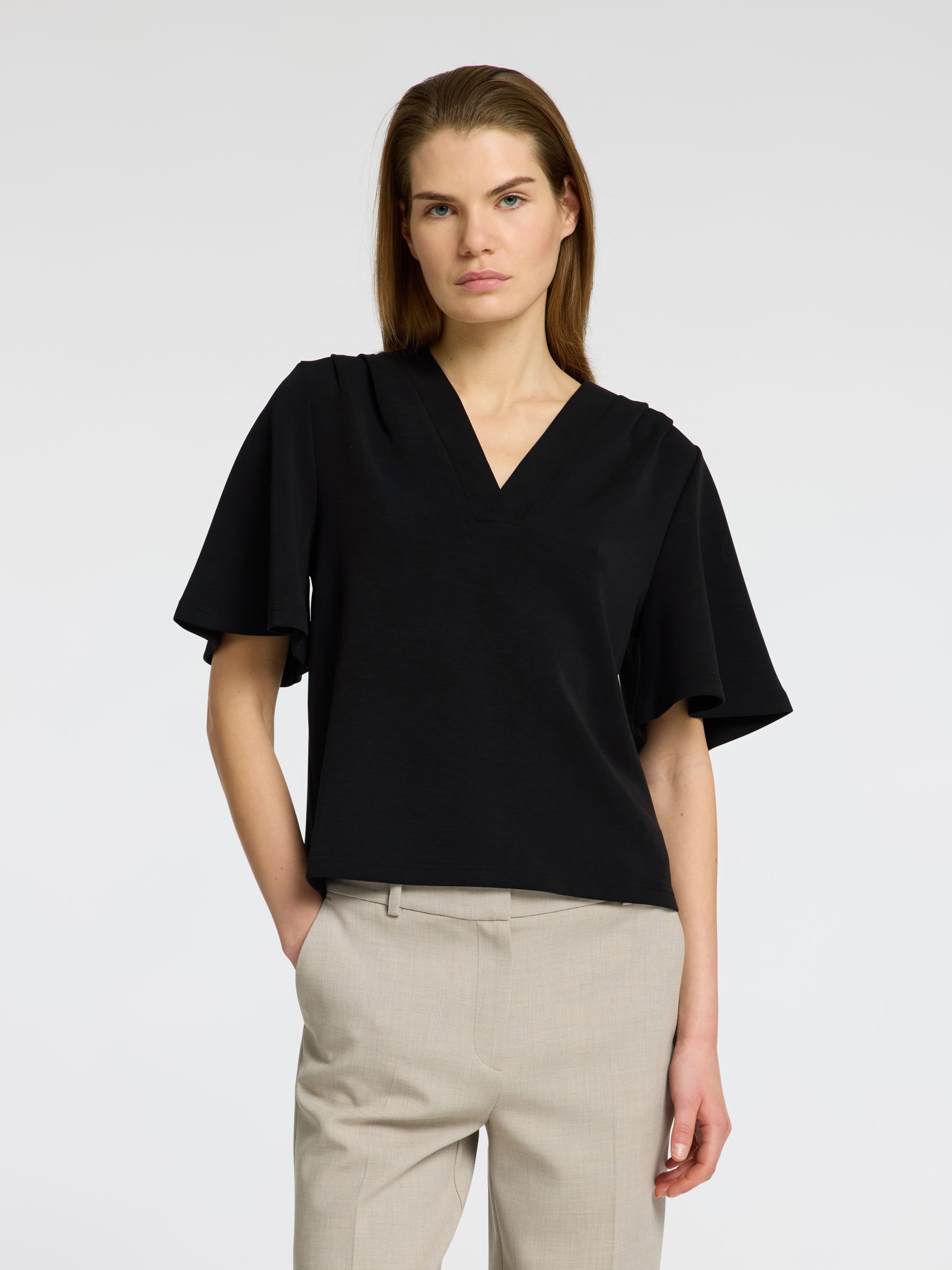 SHORT SLEEVED V-NECK TOP