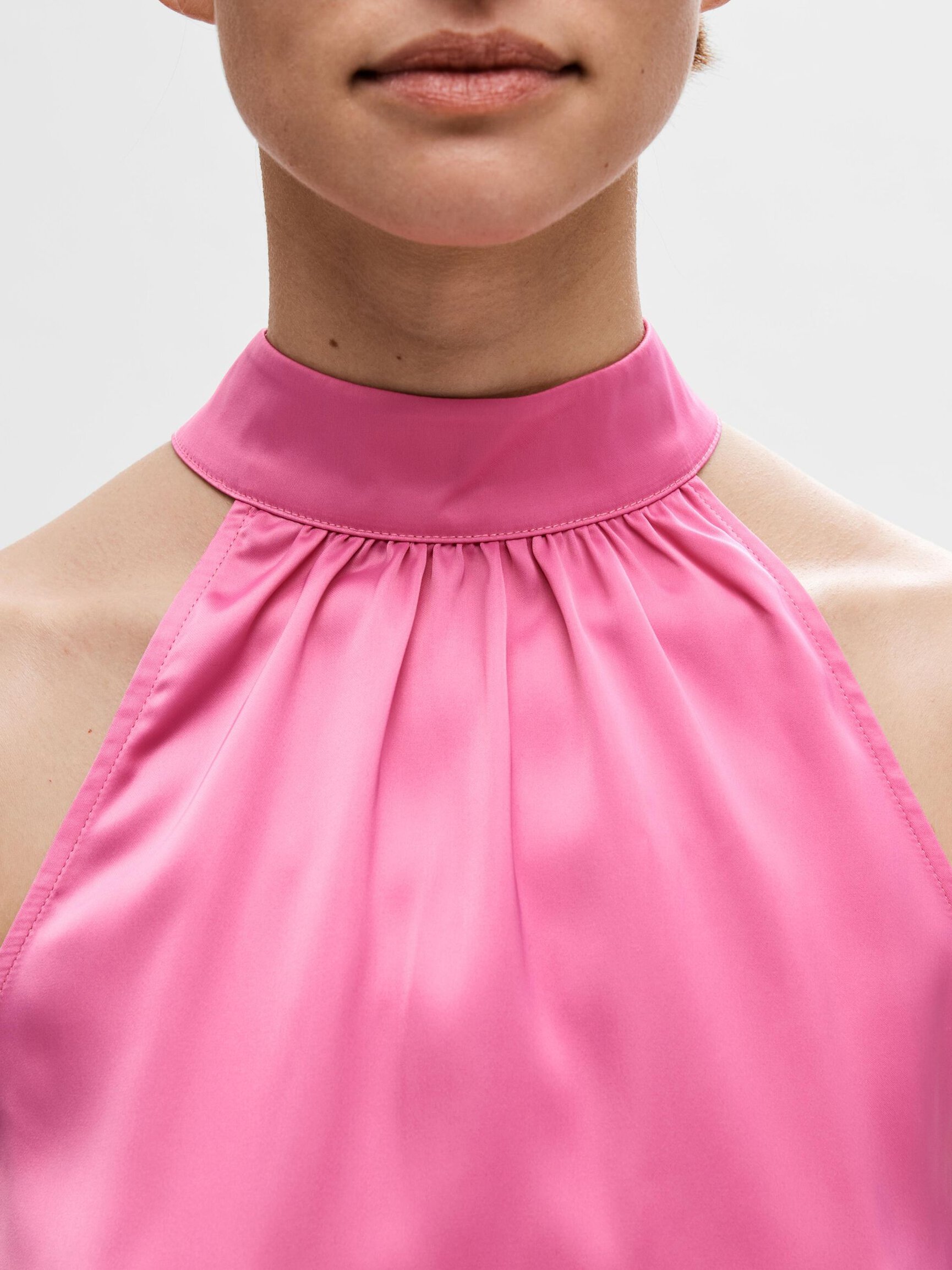 SATIN HALTERNECK TOP