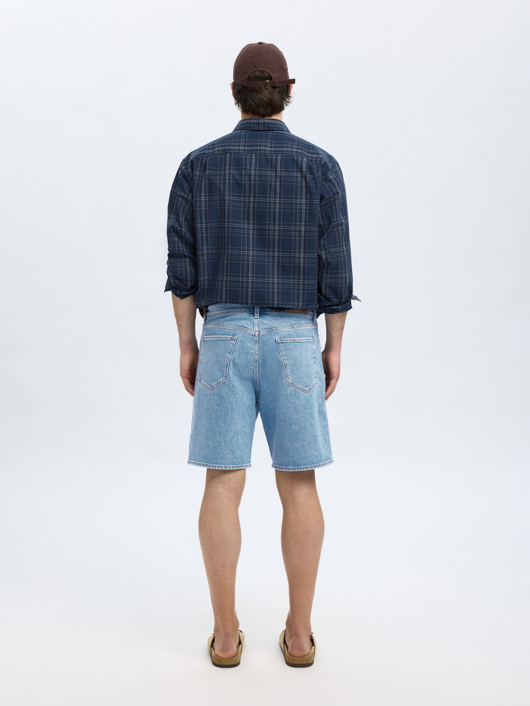 LIGHT WASH DENIM SHORTS
