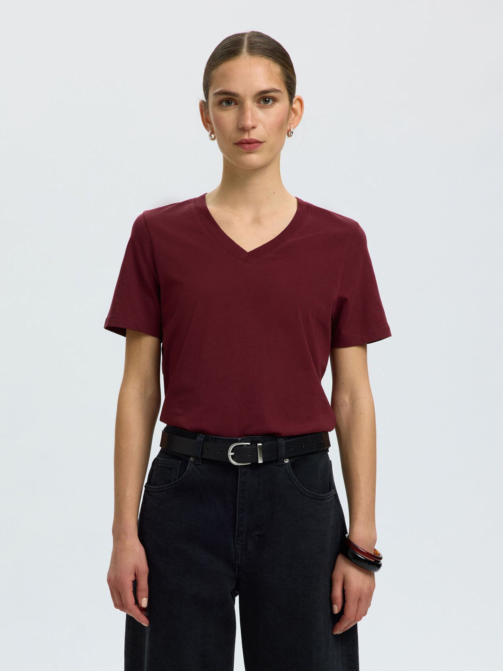 CLASSIC V-NECK T-SHIRT