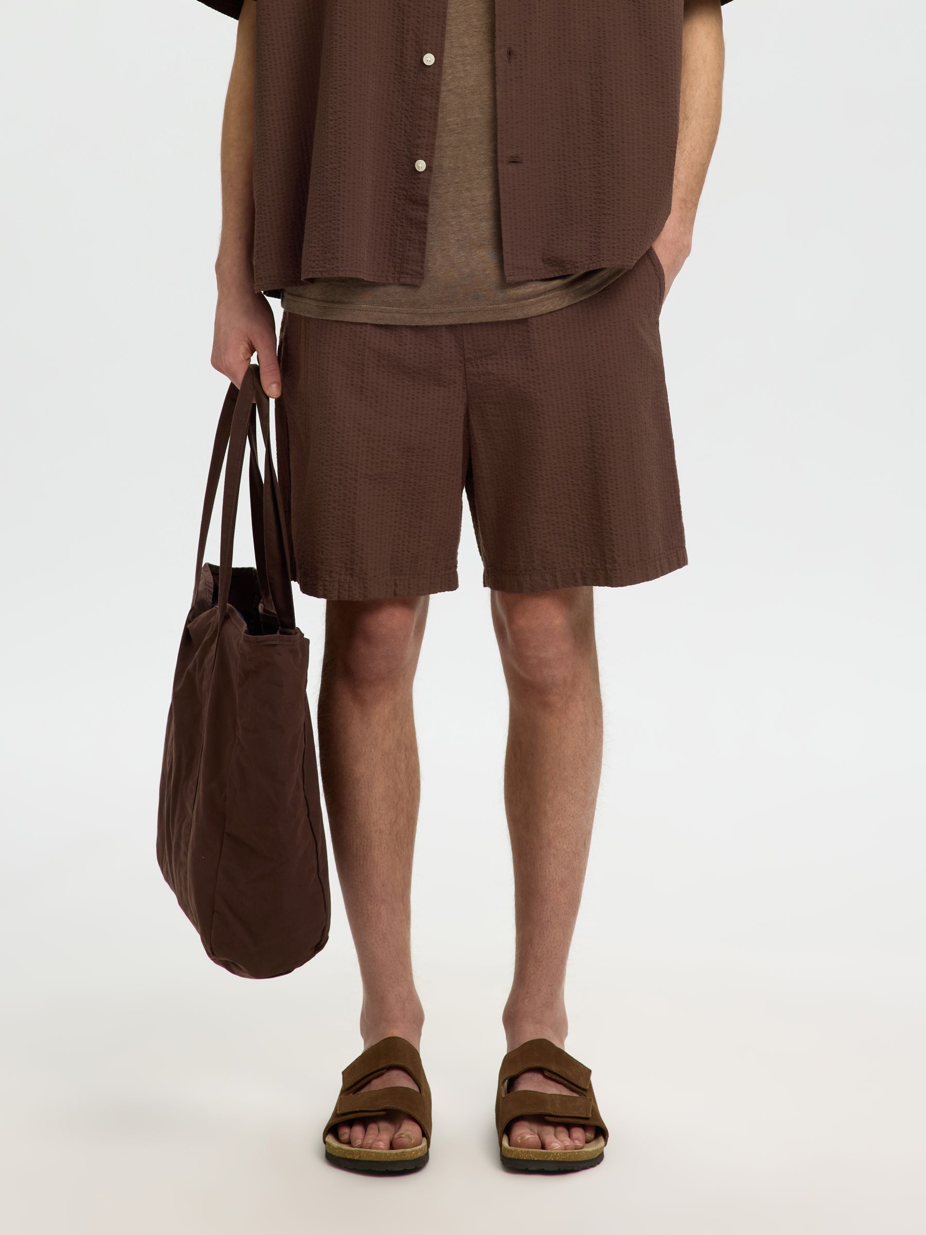REGULAR FIT SEERSUCKER SHORTS