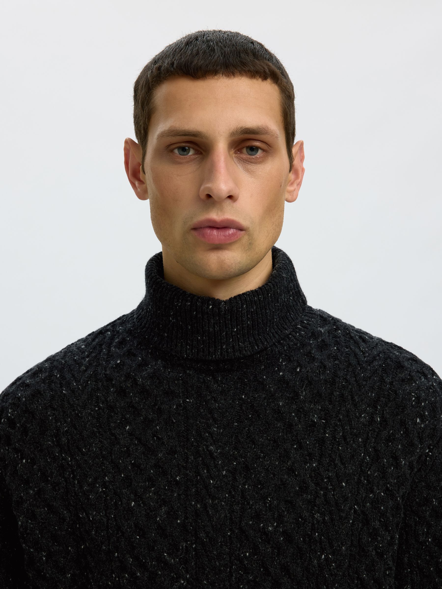 CABLE KNIT TURTLENECK