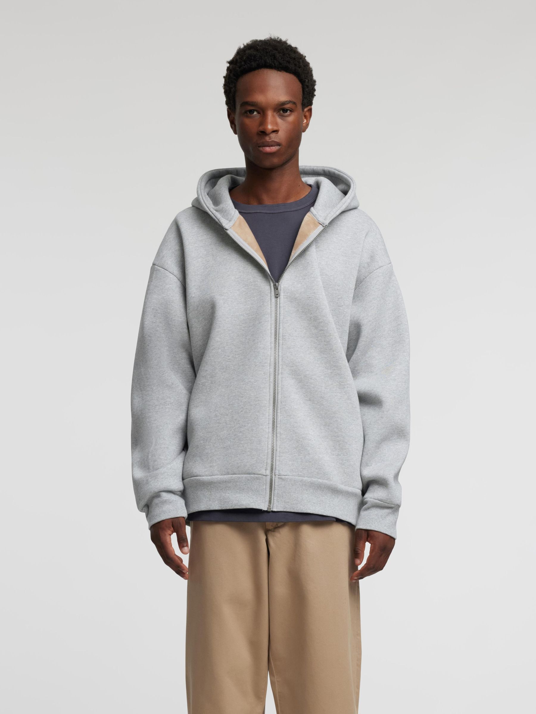 HOODED ZIPPED SWEATSHIRT